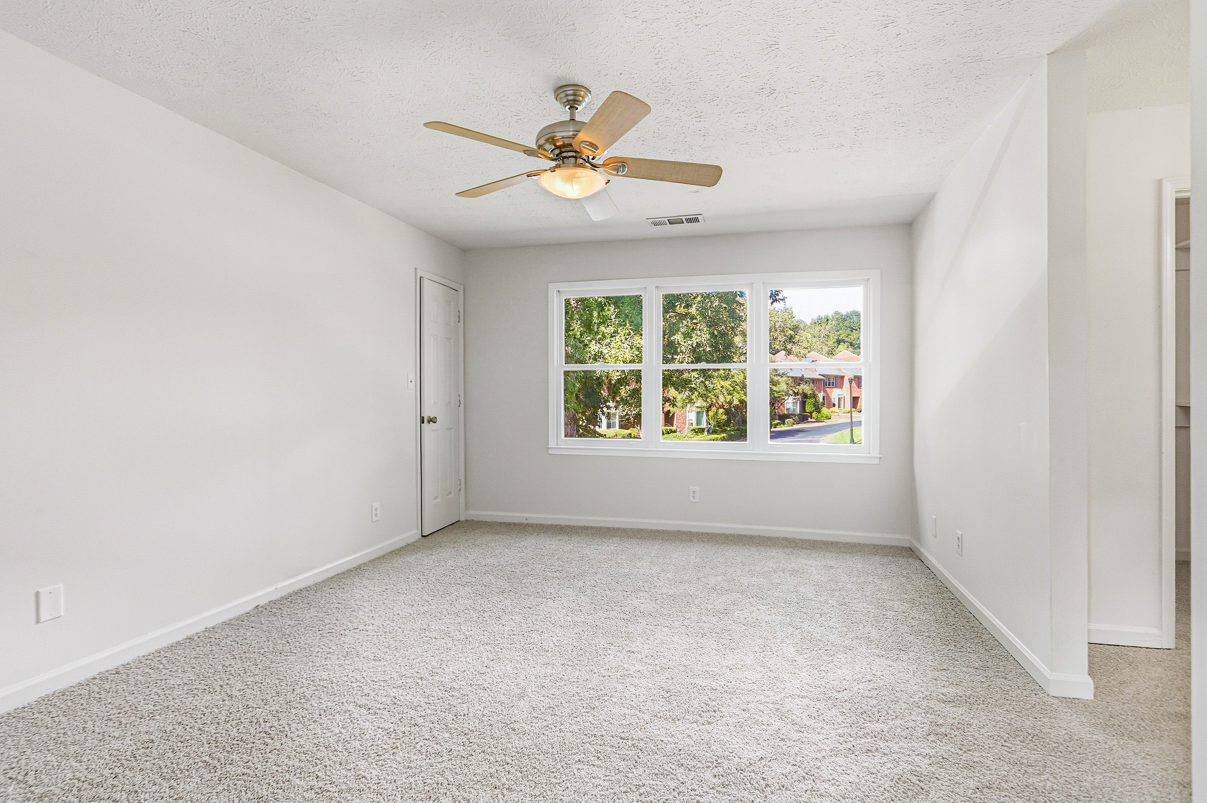 Photo 4 of 24 of 6305 Windsor Trace Dr, Peachtree Corners, GA