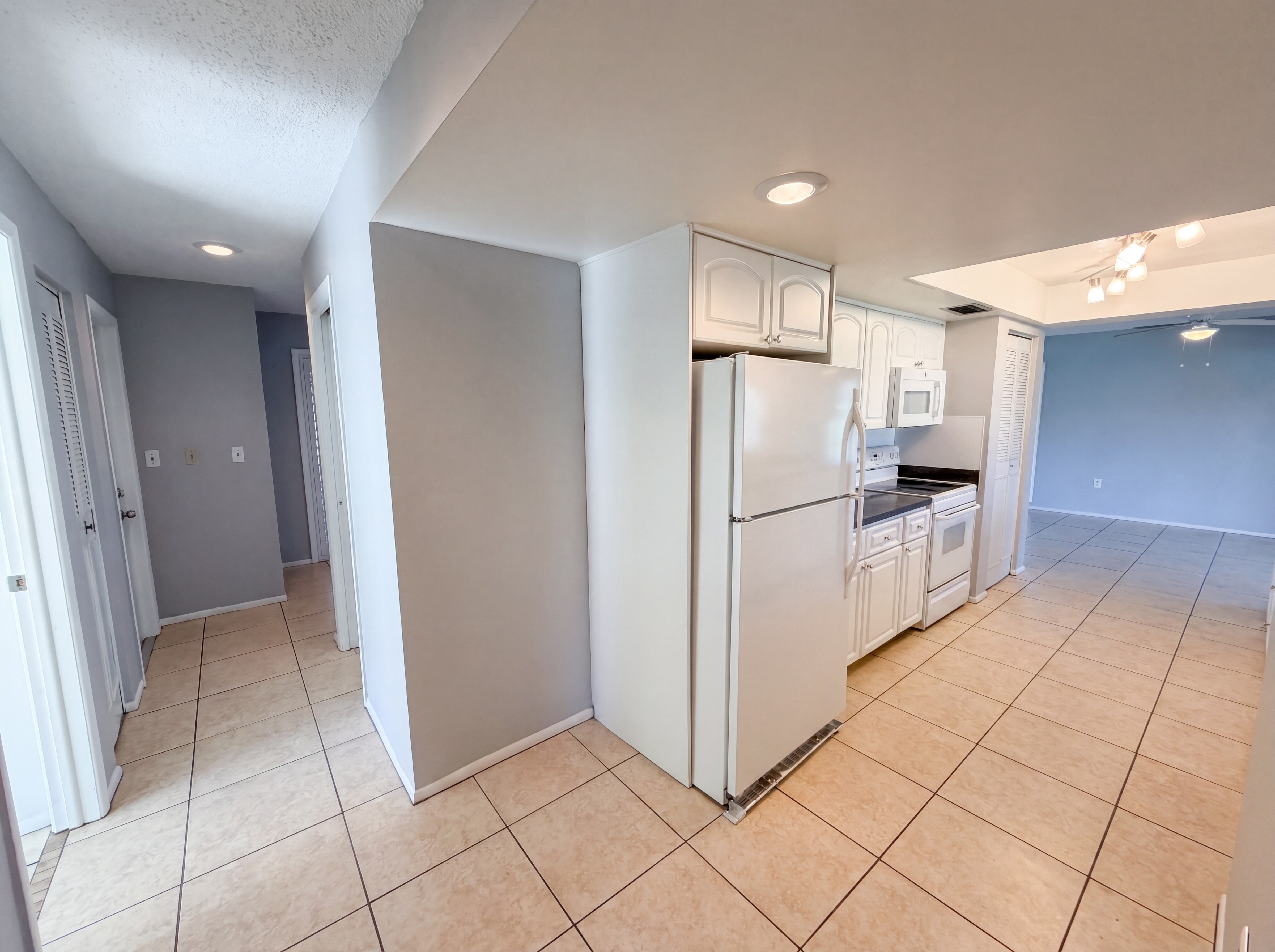 Photo 14 of 29 of 4561 Great Lakes Dr S, Clearwater, FL