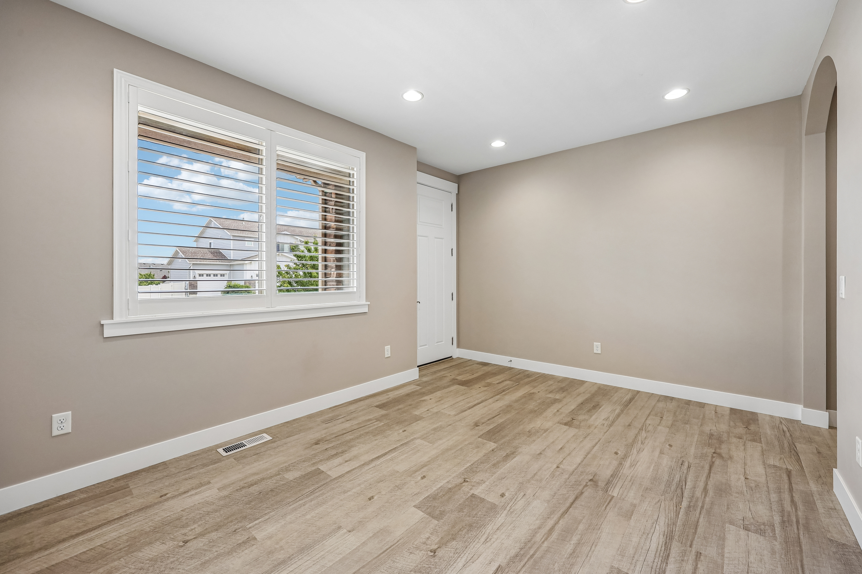 Photo 3 of 41 of 11512 S 4135 W, South Jordan, UT