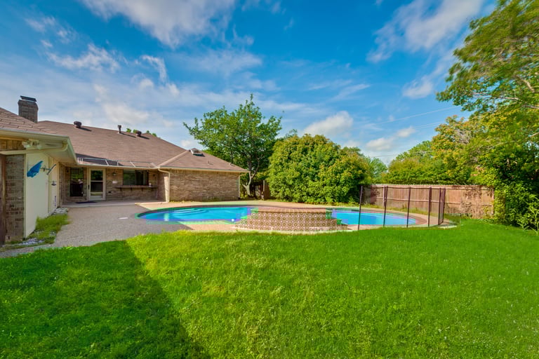 Photo 30 of 31 - 702 Meadowglen Cir, Coppell, TX 75019