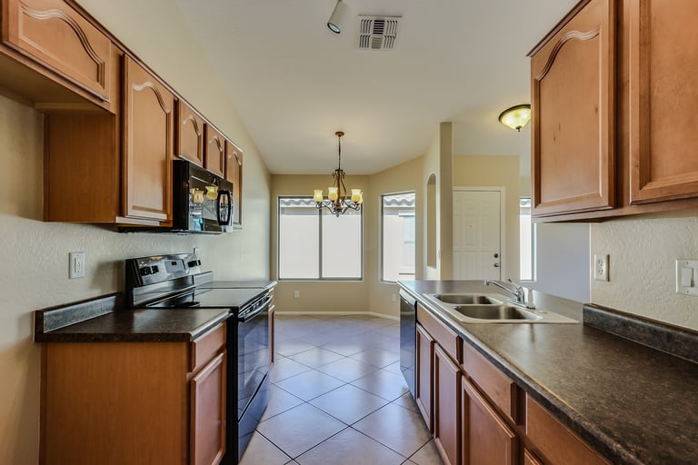 Photo 3 of 28 - 534 E Jeanne Ln, San Tan Valley, AZ 85140