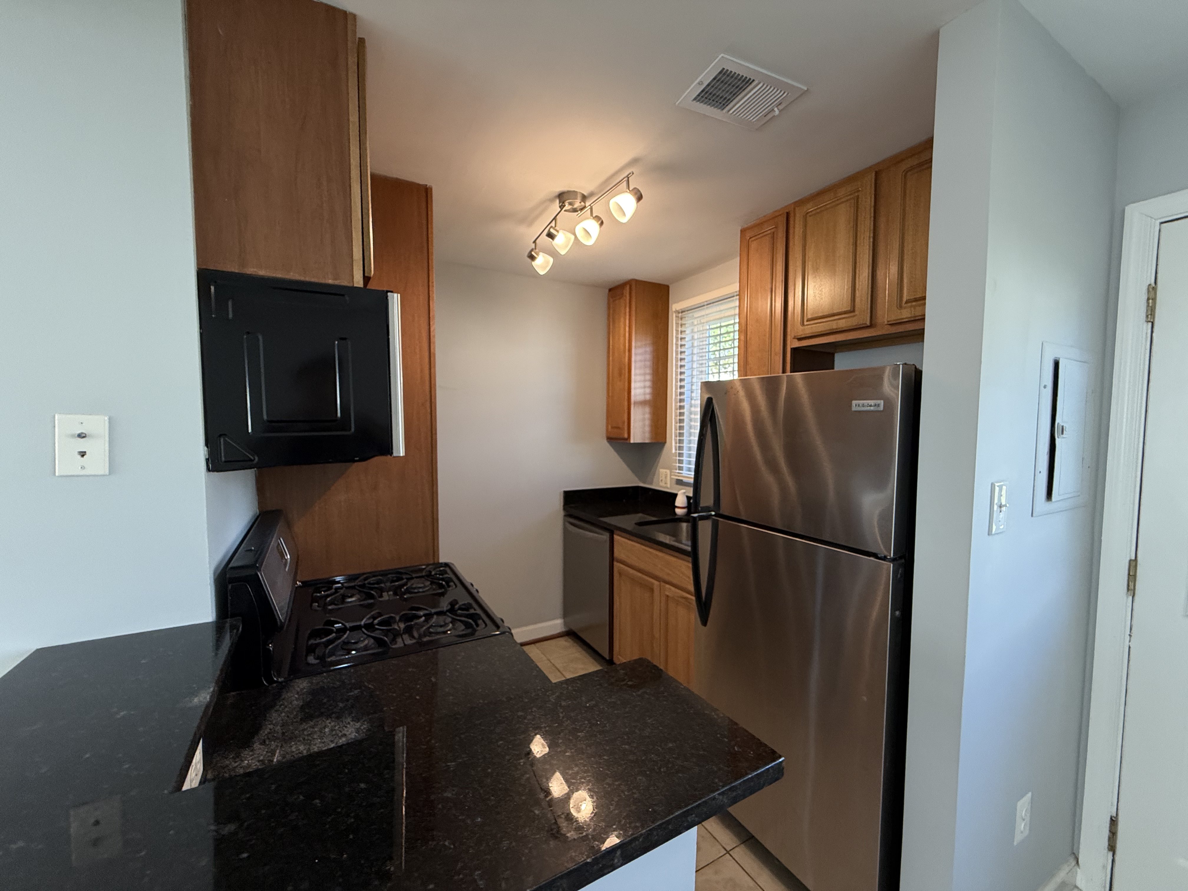 Photo 6 of 20 of 6940 Hawthorne St, Hyattsville, MD