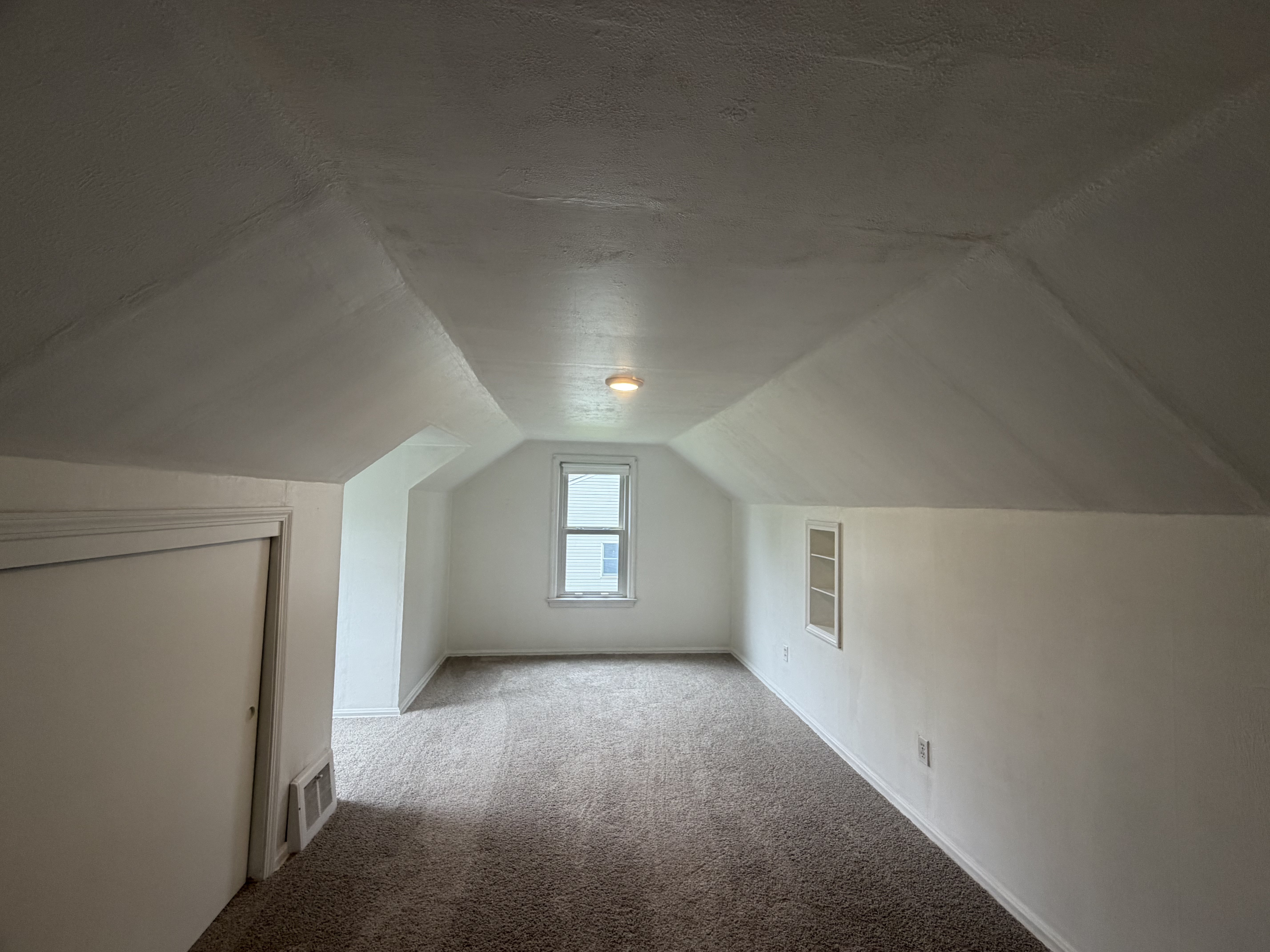 Photo 14 of 26 of 6652 Oakwood Dr, Independence, OH