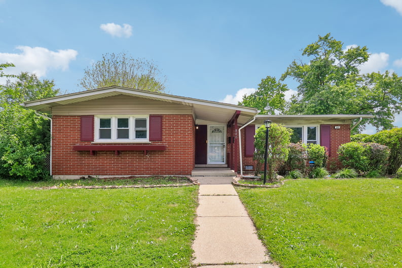 Property photo 1 of 840 W Arquilla Dr