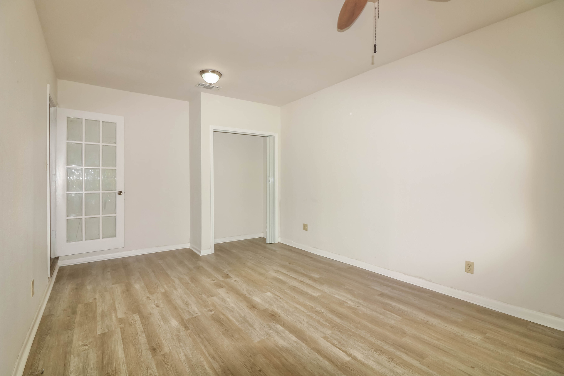 Photo 13 of 19 of 1502 Austin St, Portland, TX