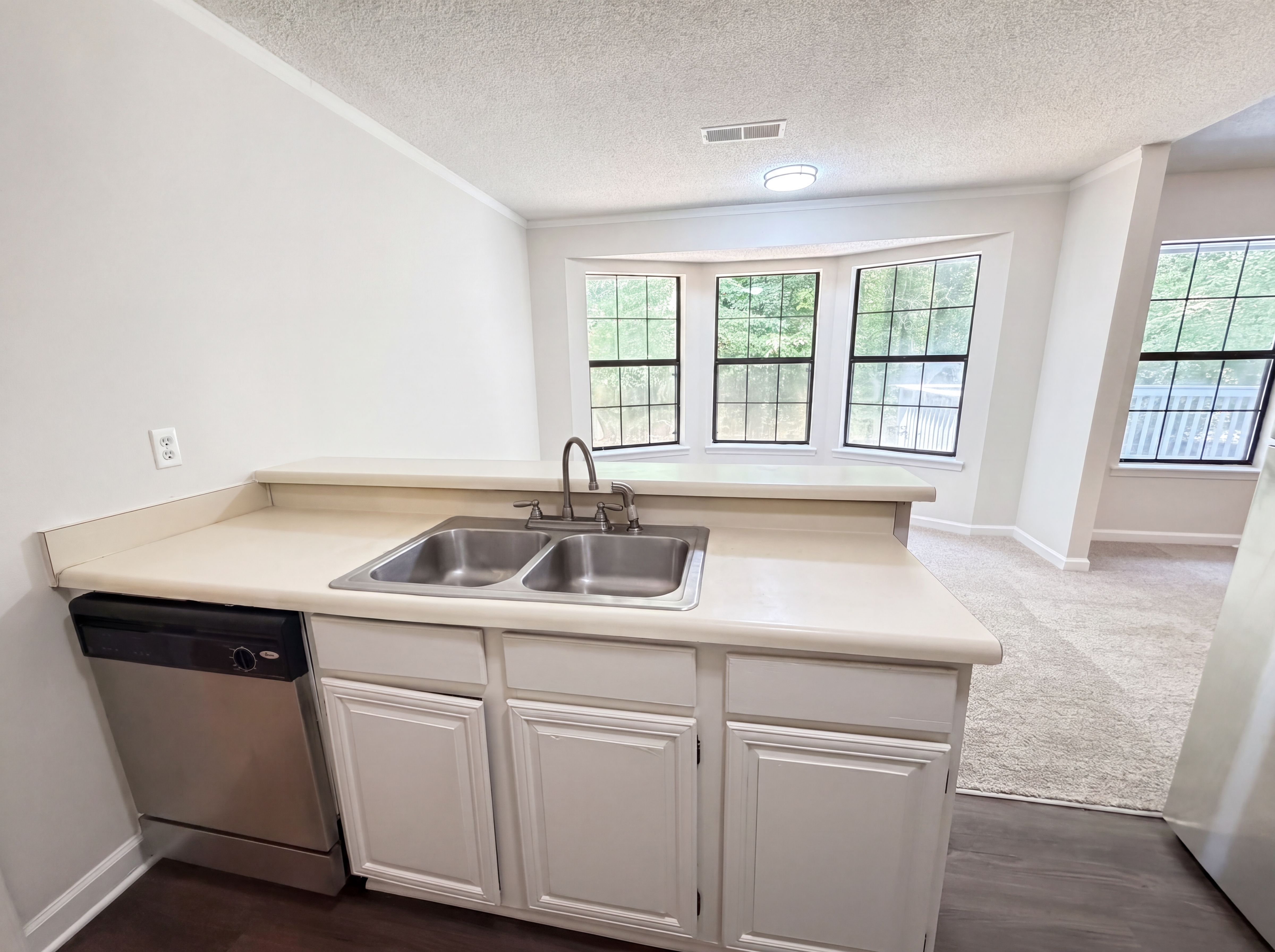 Photo 9 of 24 of 420 Creekside Ln, Woodstock, GA
