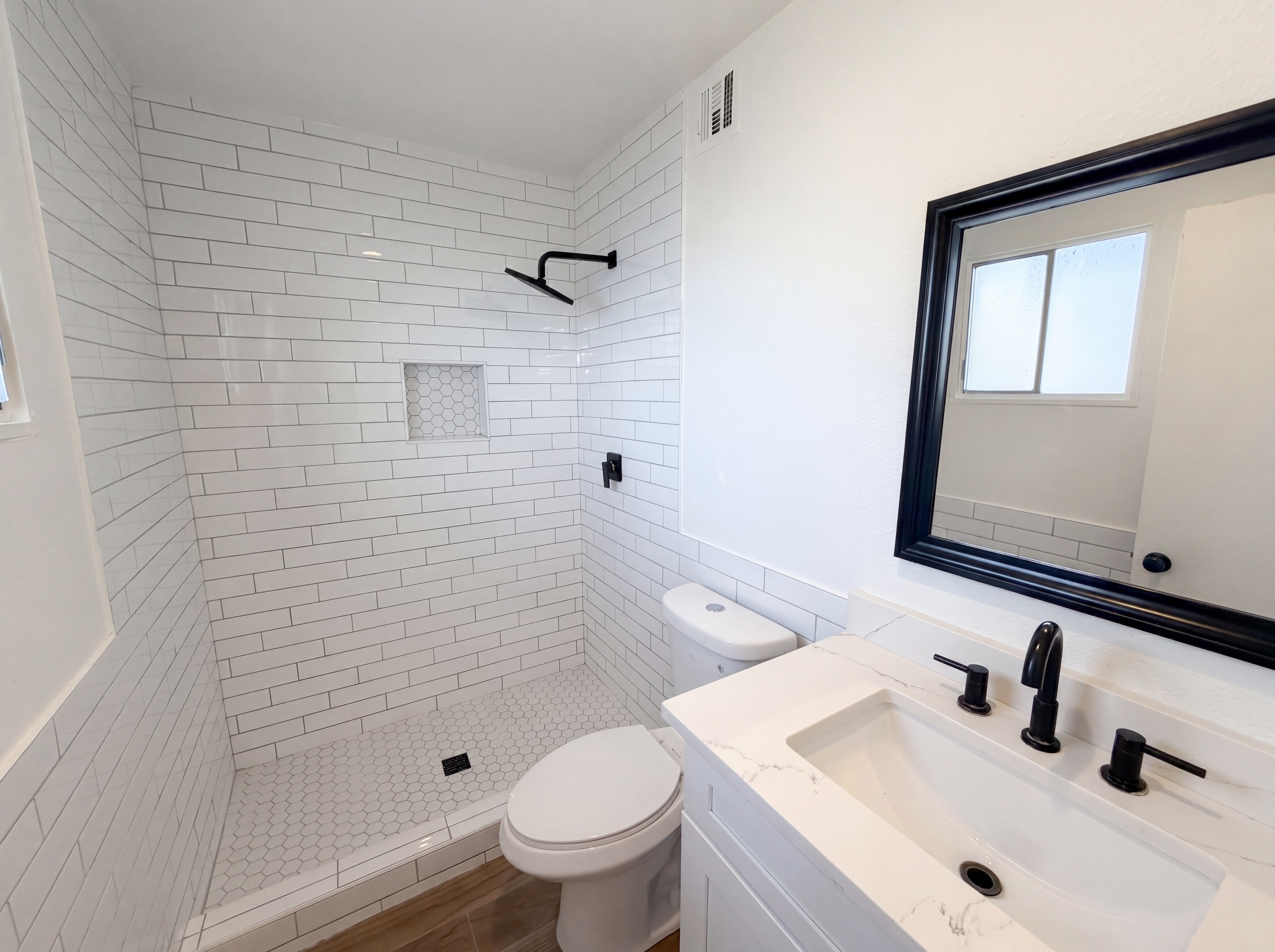 Photo 16 of 21 of 3339 W Country Gables Dr, Phoenix, AZ