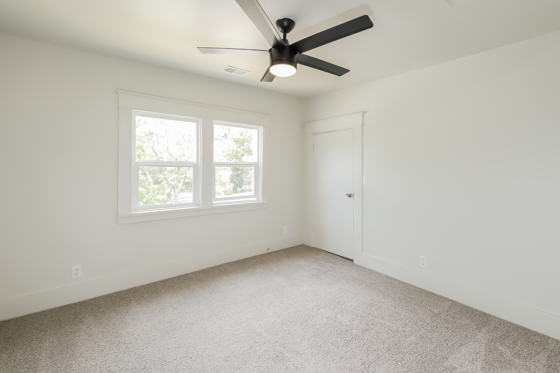 Photo 11 of 21 of 701 E Peoria St, Paola, KS