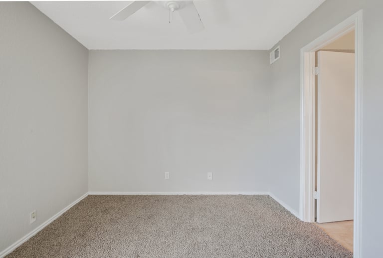 Photo 18 of 25 - 7317 Kingswood Cir, Fort Worth, TX 76133