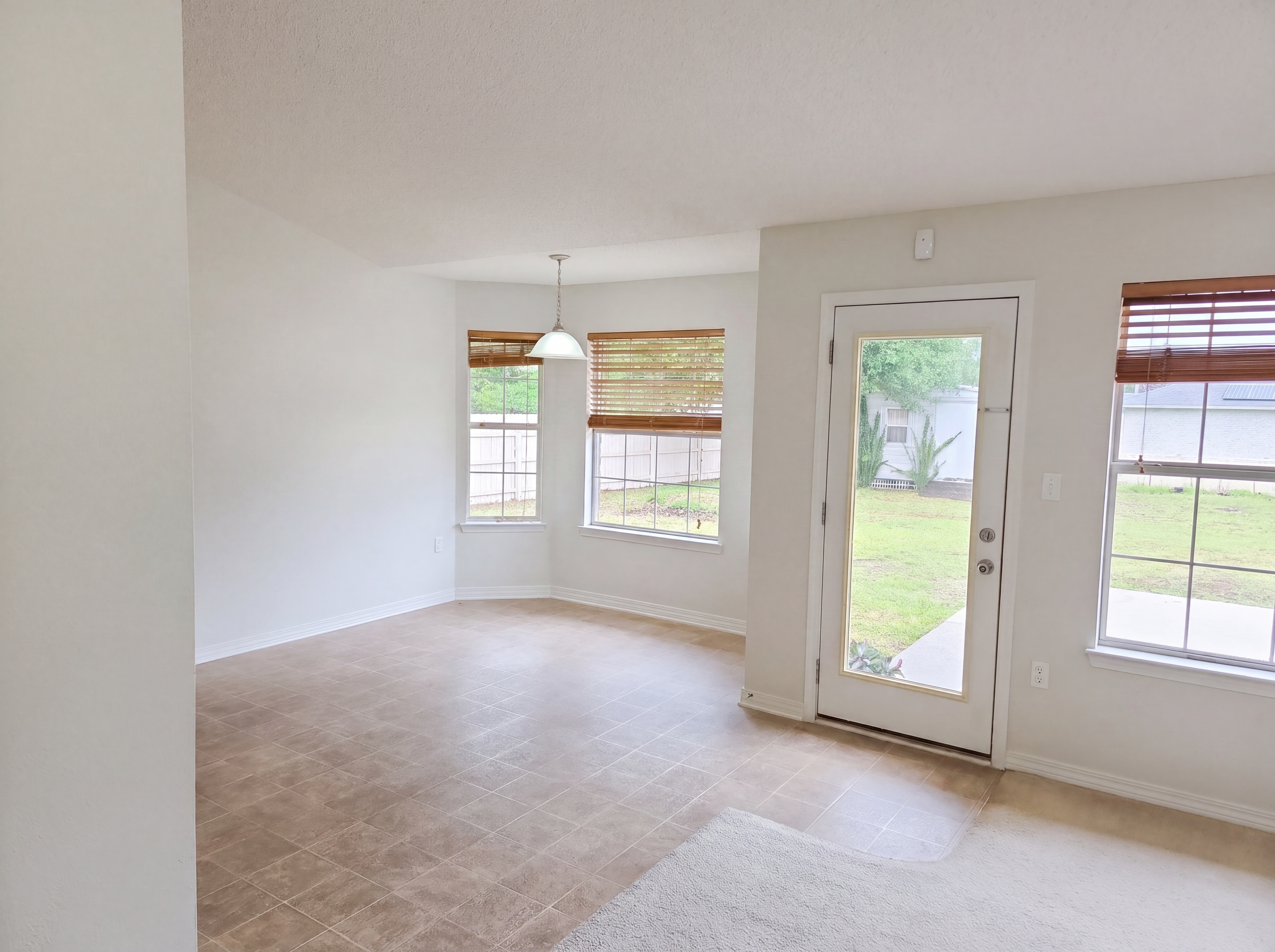 Photo 8 of 19 of 9564 Pouder Ln, Navarre, FL