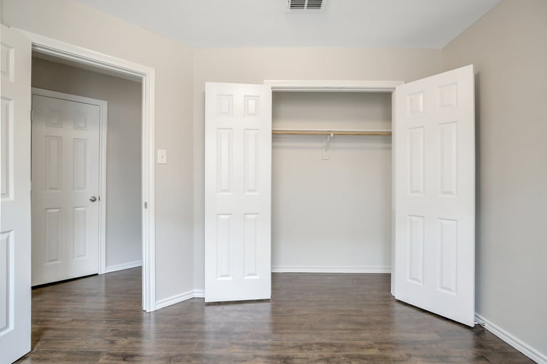 Photo 16 of 26 - 5209 Mirror Lake Dr, Haltom City, TX 76117