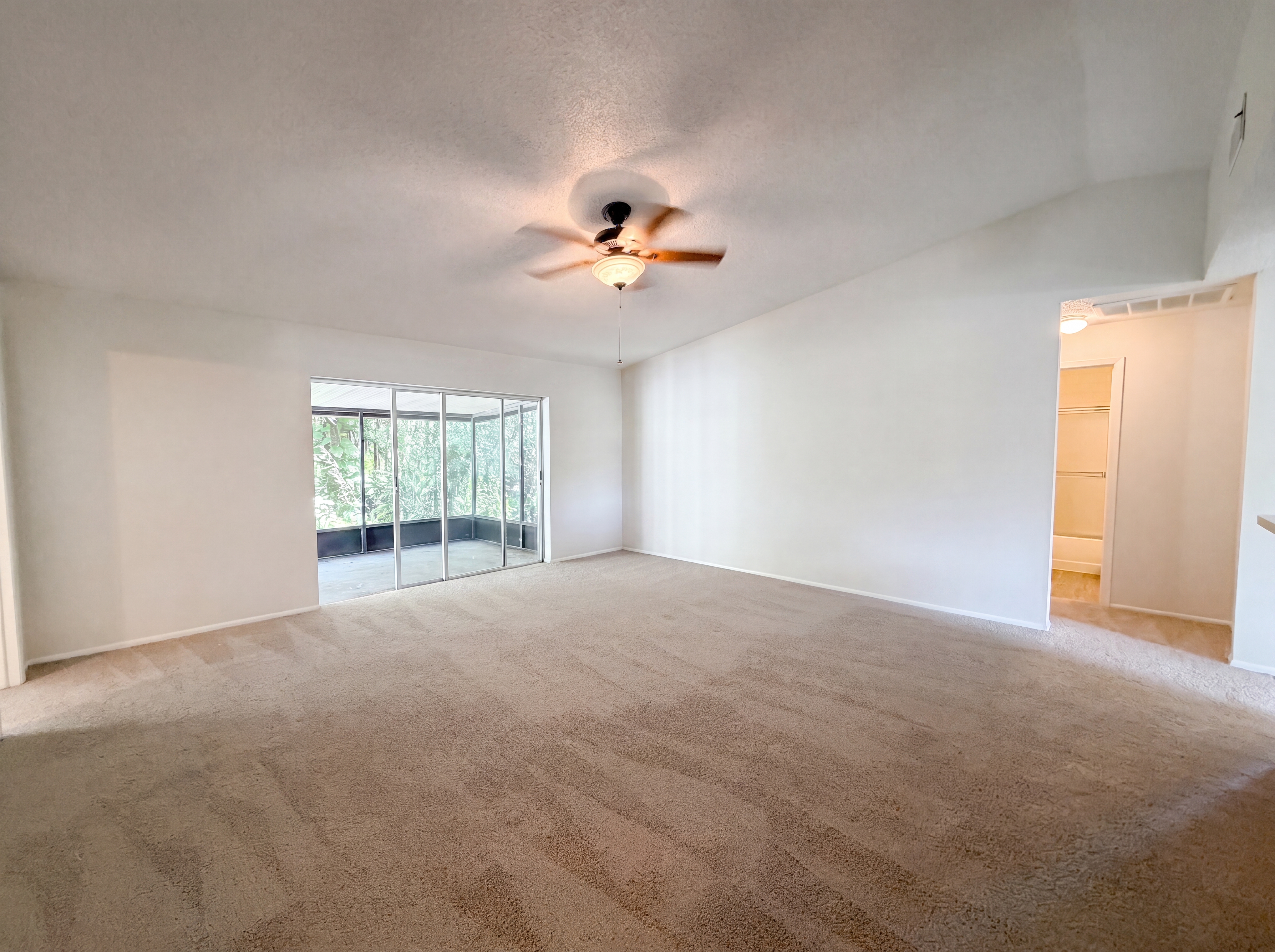 Photo 3 of 27 of 5720 Kneeland Ln, Tampa, FL