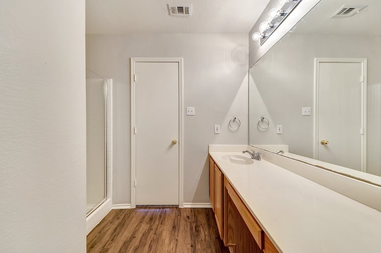 Photo 15 of 26 - 905 Sharp Dr, Cedar Hill, TX 75104