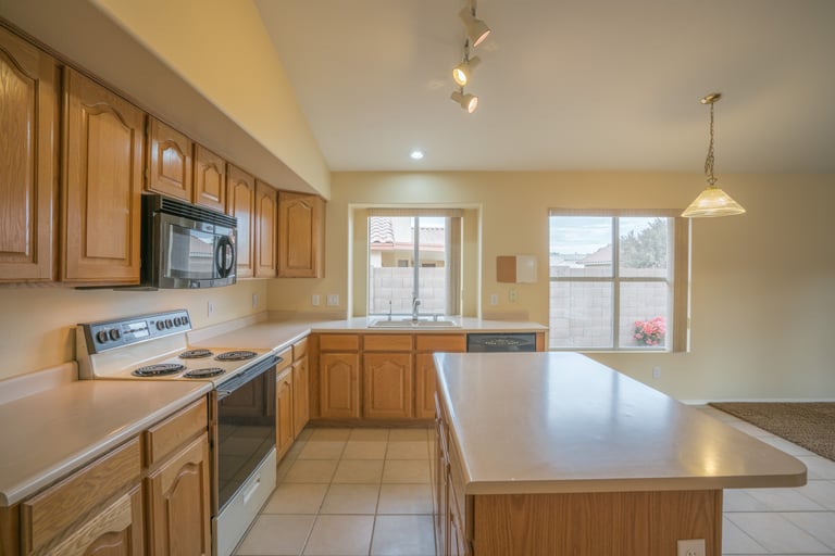 Photo 7 of 28 - 9923 N 58th Dr, Glendale, AZ 85302
