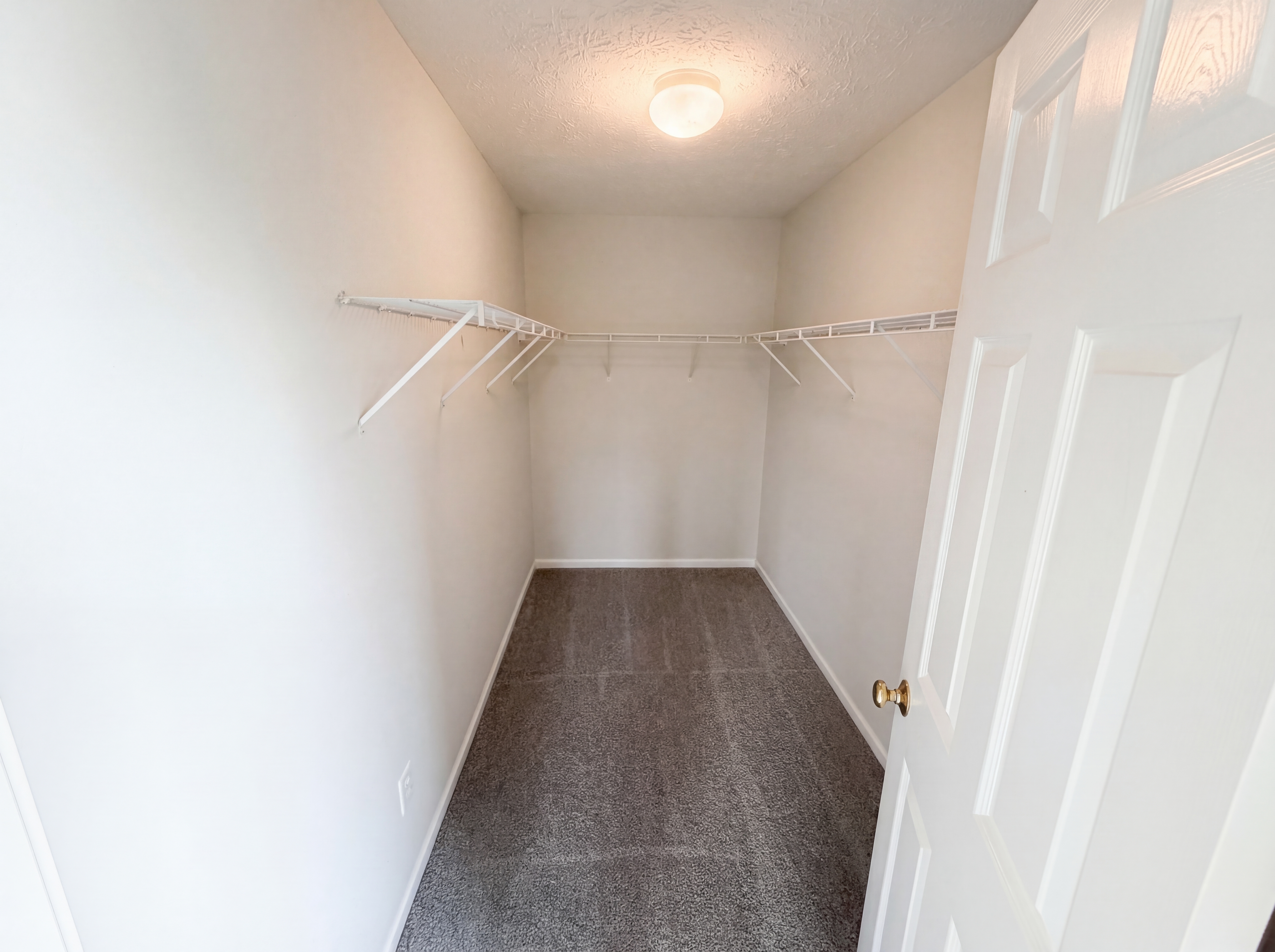 Photo 16 of 28 of 8911 Alto Way, Indianapolis, IN