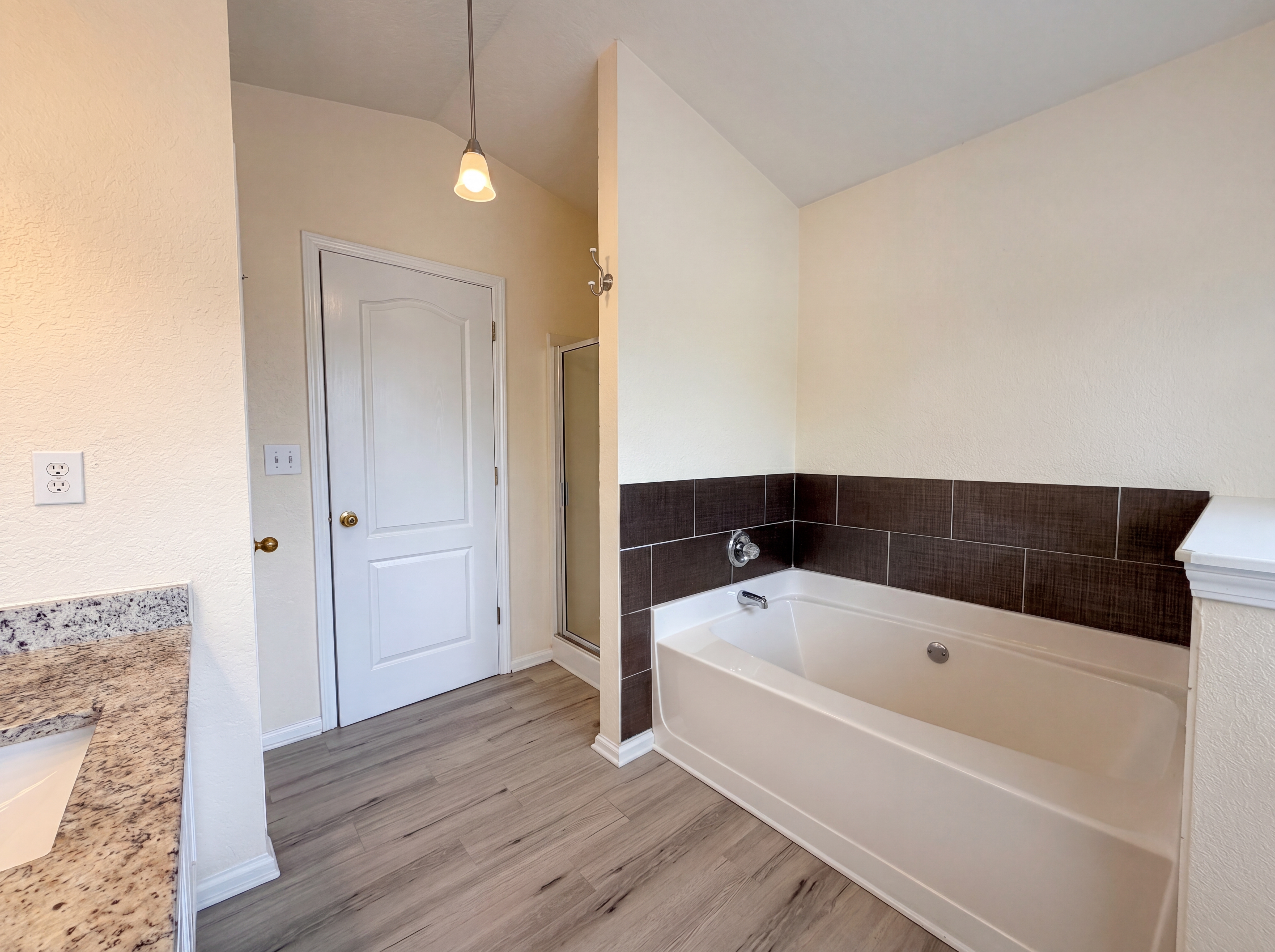 Photo 6 of 18 of 5080 Windsor Forrest Ln, Atlanta, GA