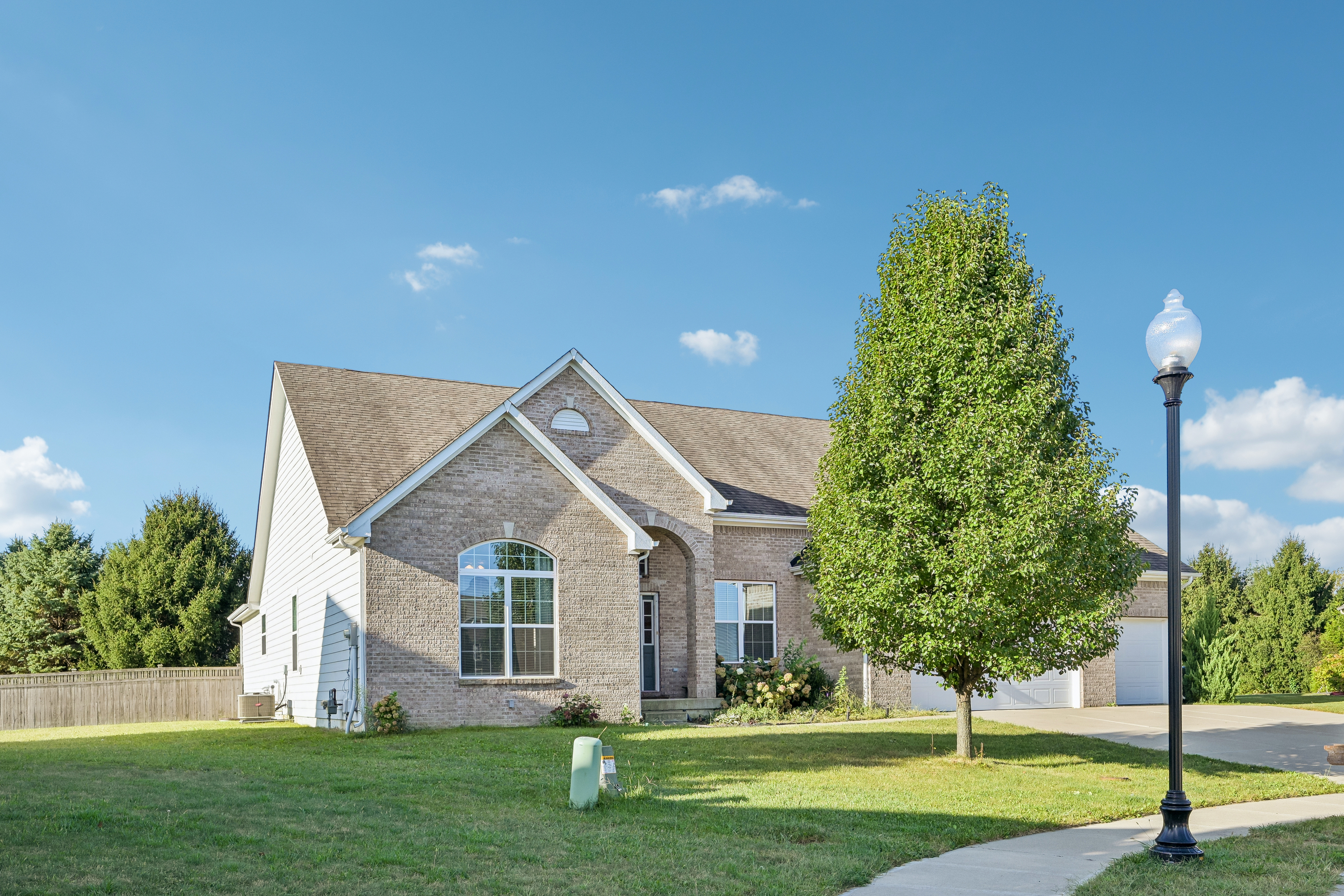 Photo 40 of 44 of 21323 Wharfdale Dr, Noblesville, IN
