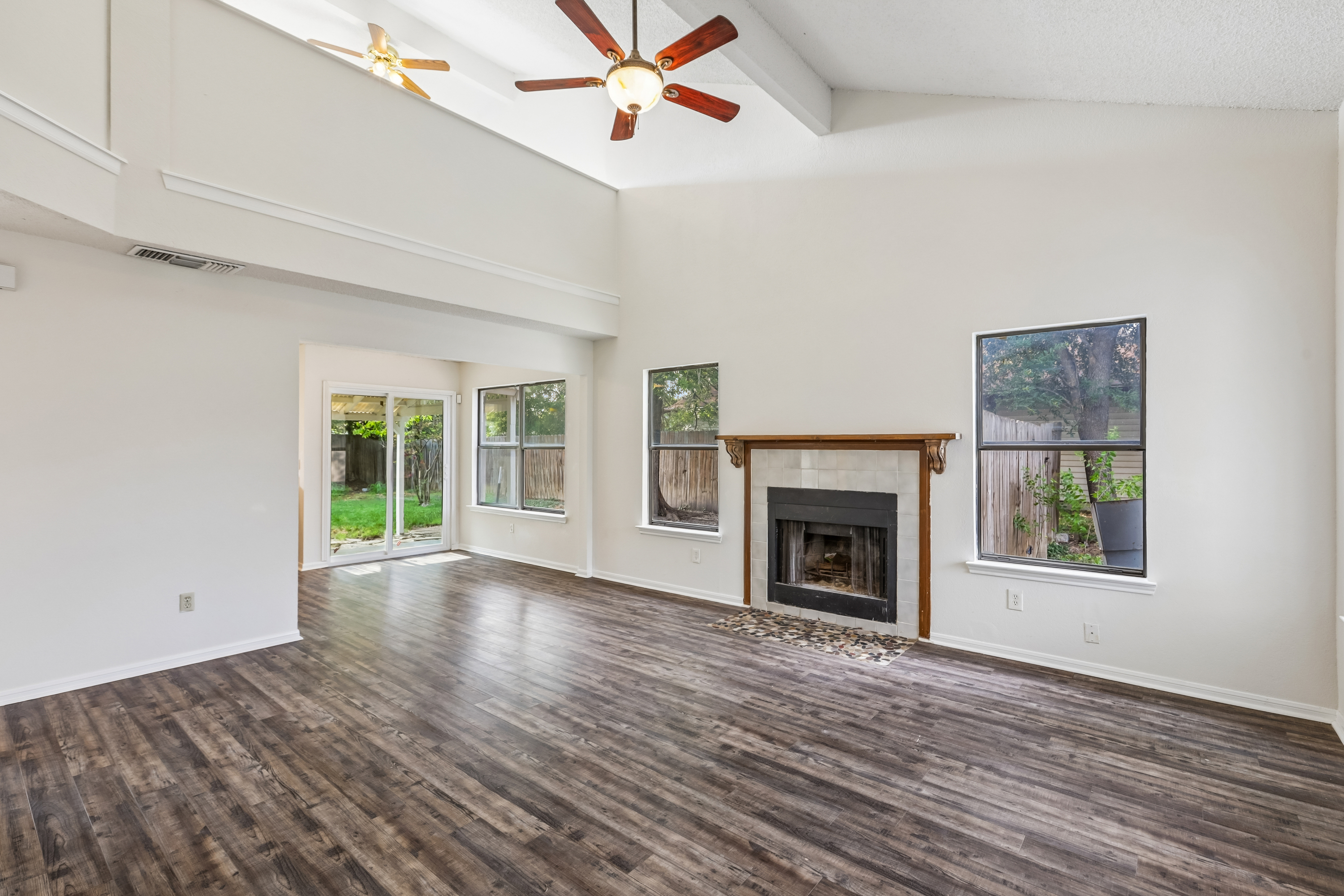 Photo 3 of 22 of 4508 Mesa Dr, Killeen, TX