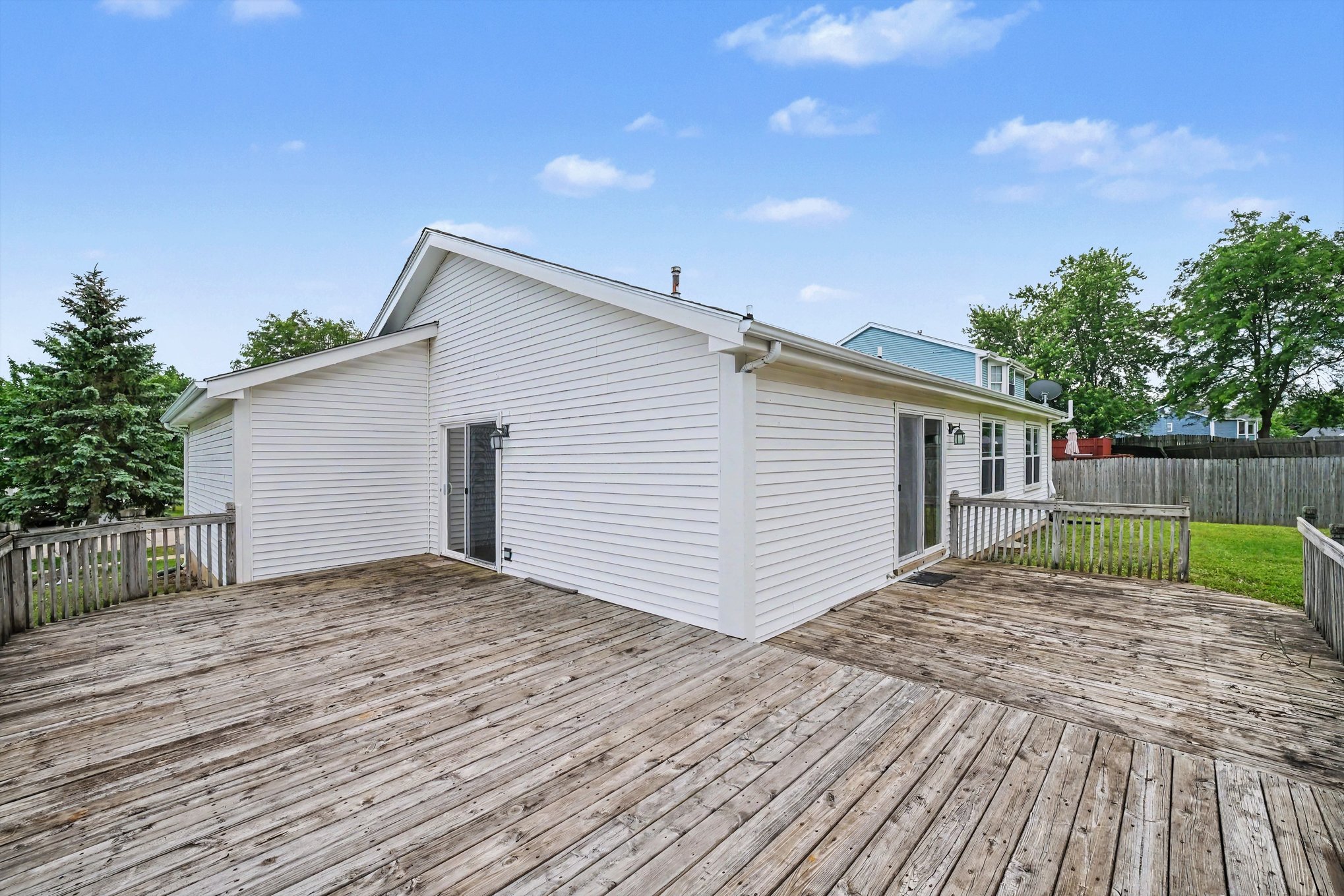 Photo 5 of 16 of 3512 Portsmouth Dr, Zion, IL