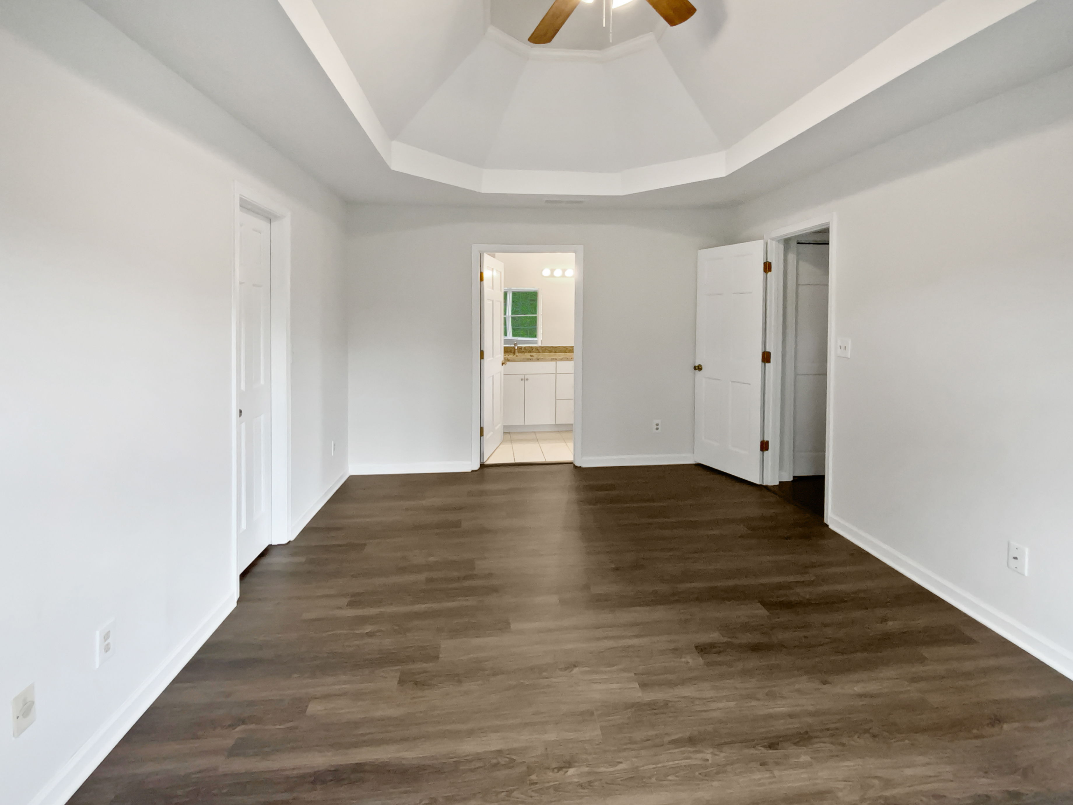 Photo 5 of 29 of 225 Woodfield Ct, McDonough, GA