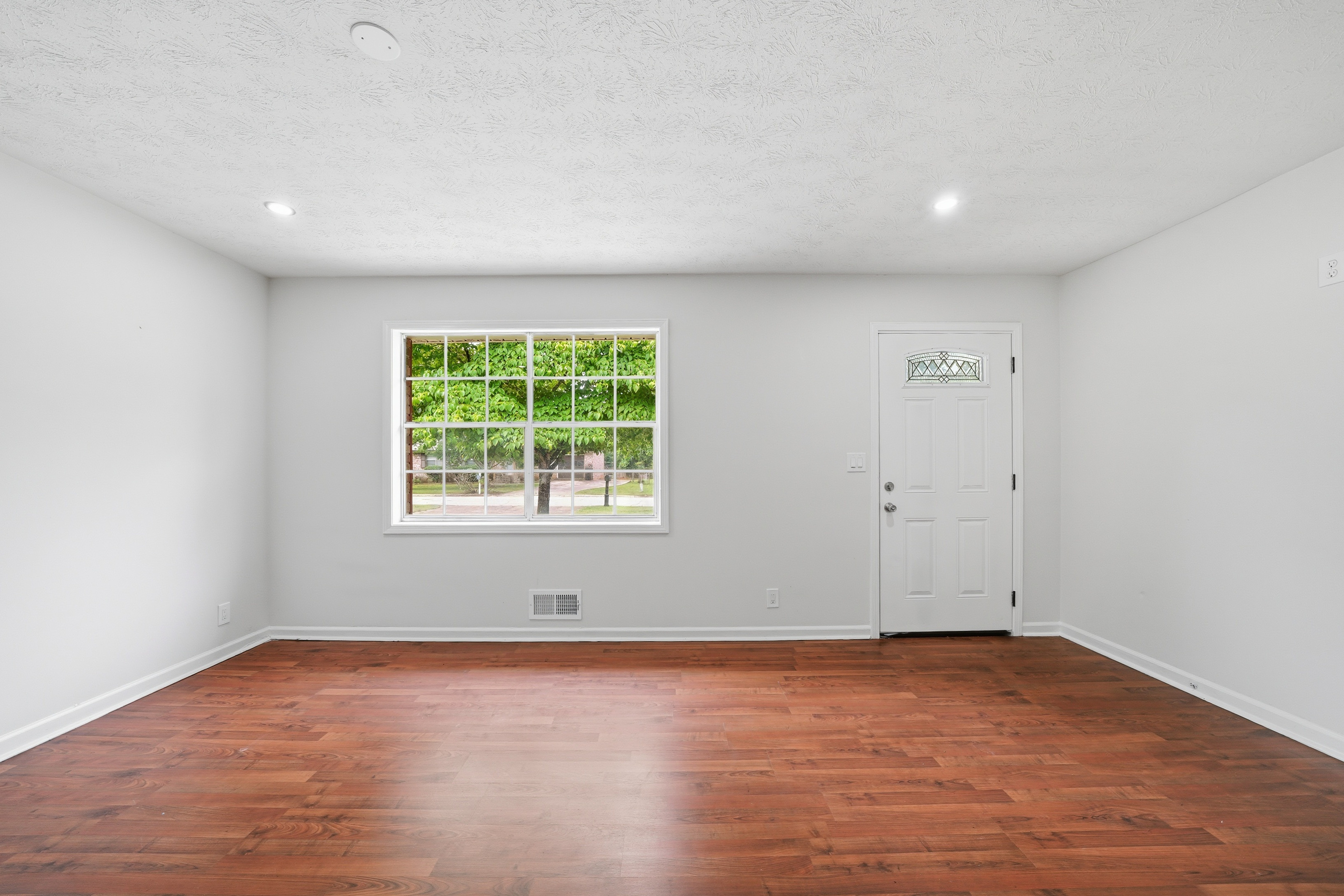 Photo 8 of 30 of 930 Cochise Trl SE, Conyers, GA