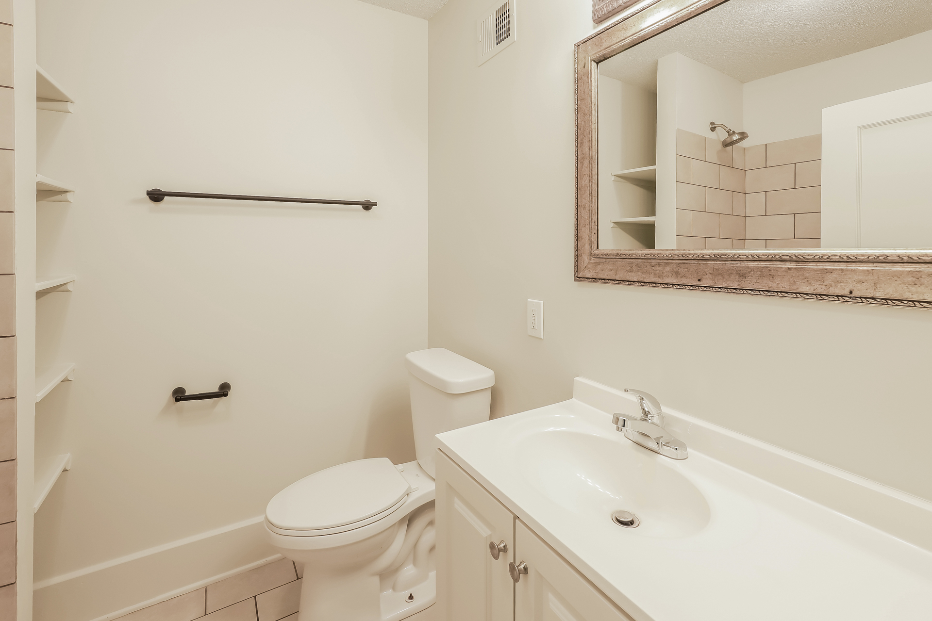 Photo 10 of 21 of 701 E Peoria St, Paola, KS