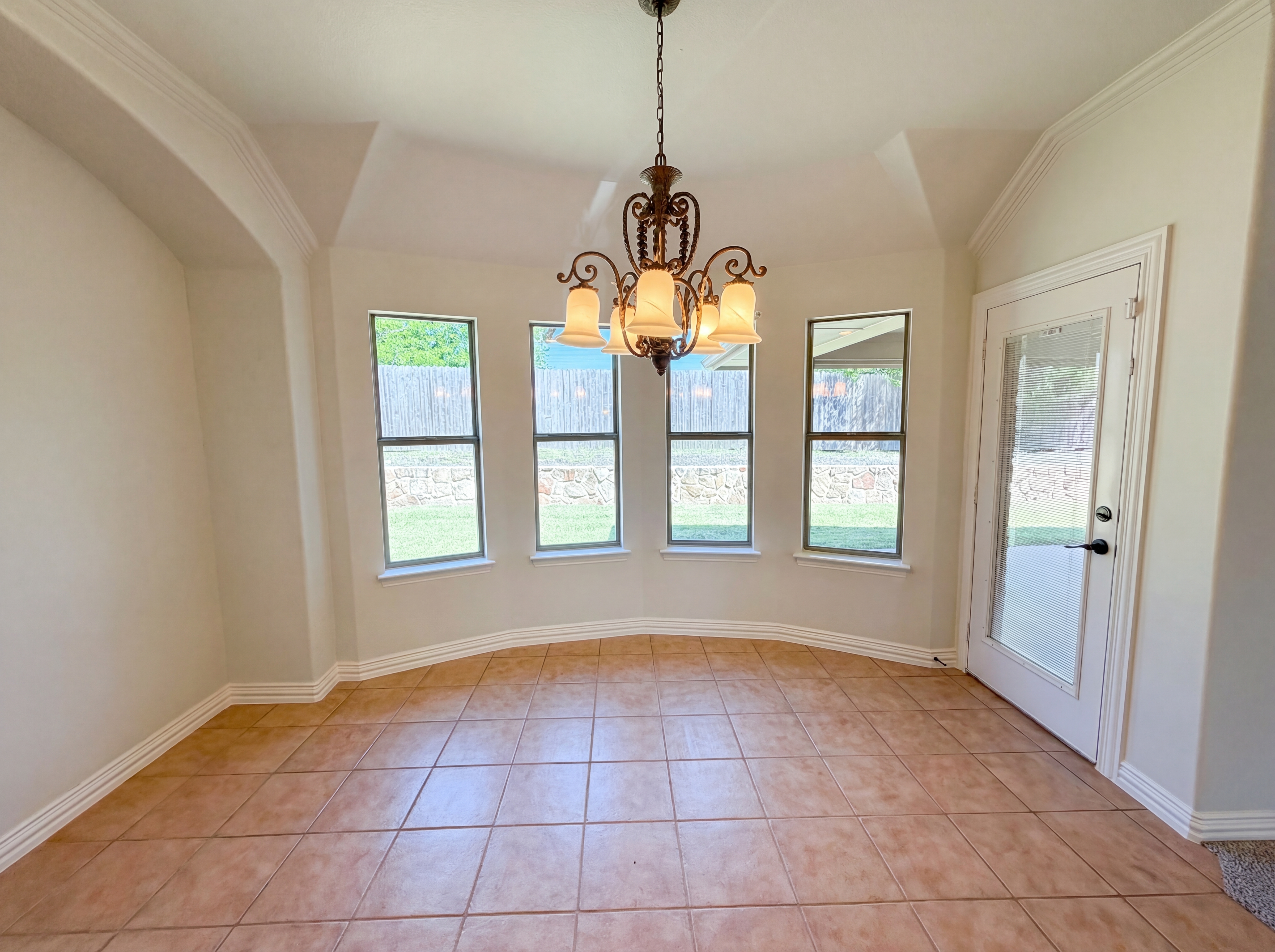 Photo 11 of 19 of 210 Billo Ct, Weatherford, TX