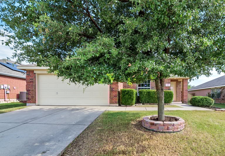 Photo 1 of 23 - 1205 Diamond Back Ln, Haslet, TX 76052