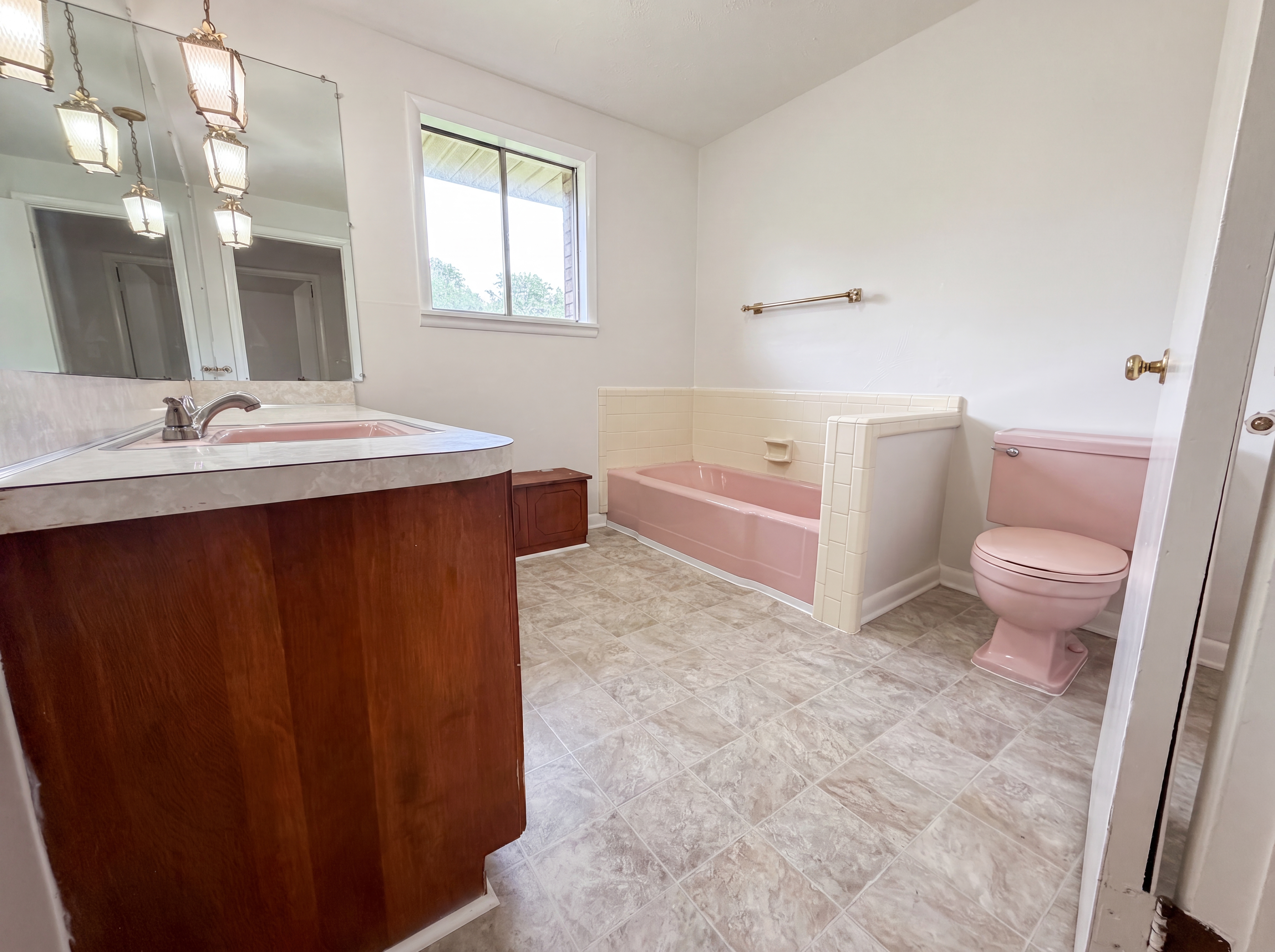 Photo 8 of 16 of 624 Belview St, Bessemer, AL