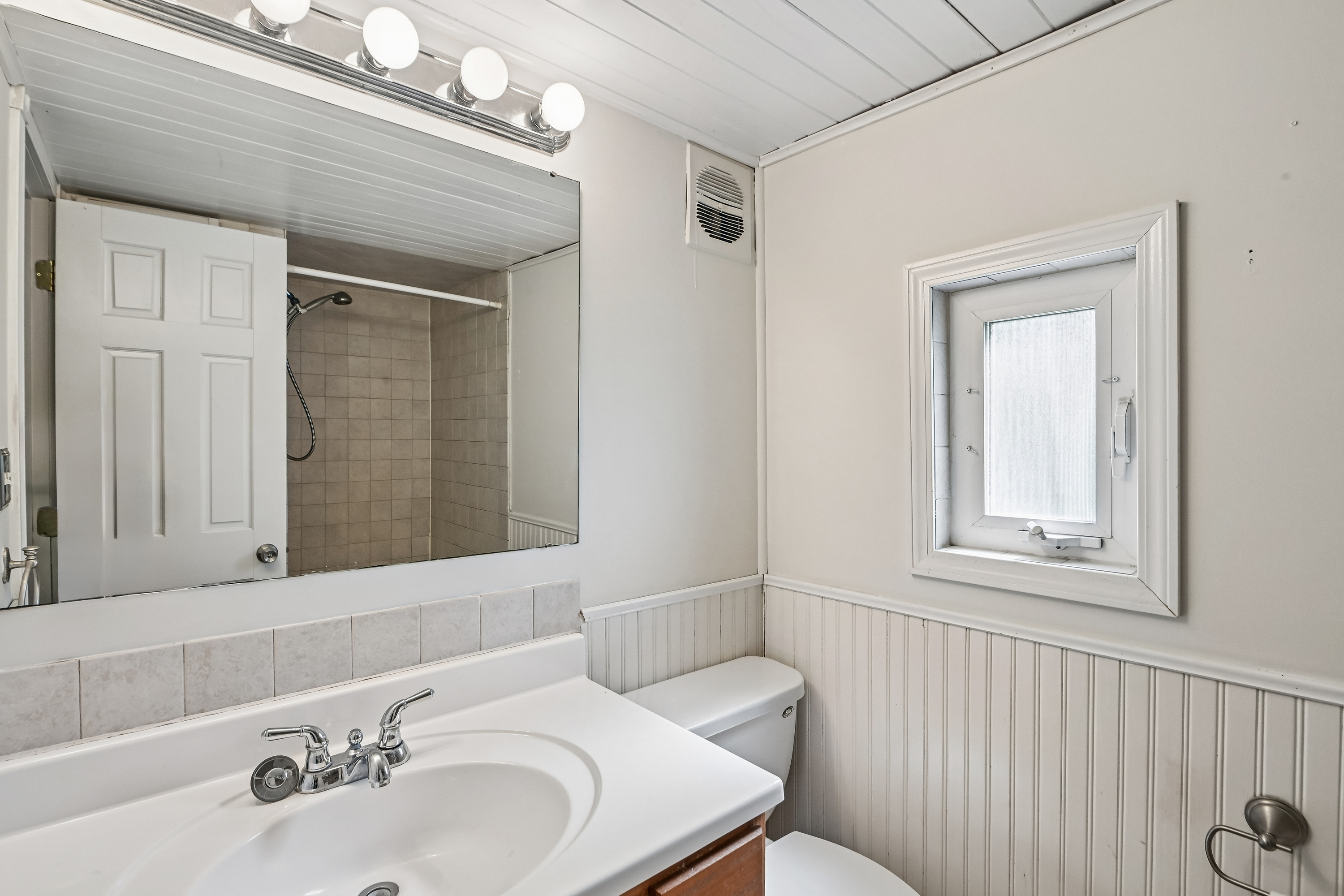 Photo 63 of 72 of 4811 Roslyn Rd, Downers Grove, IL