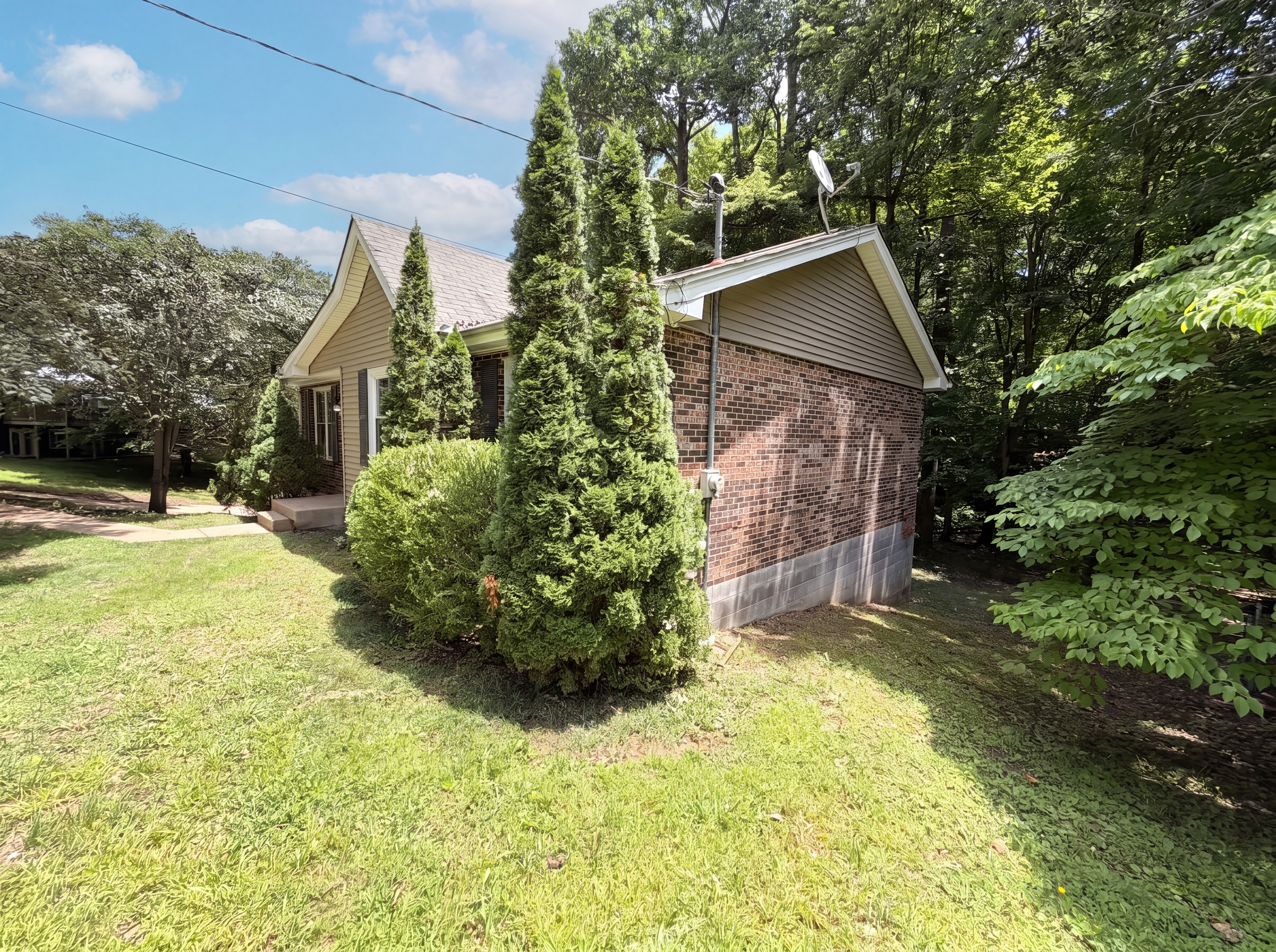 Photo 13 of 19 of 206 Diana Dr, Dickson, TN