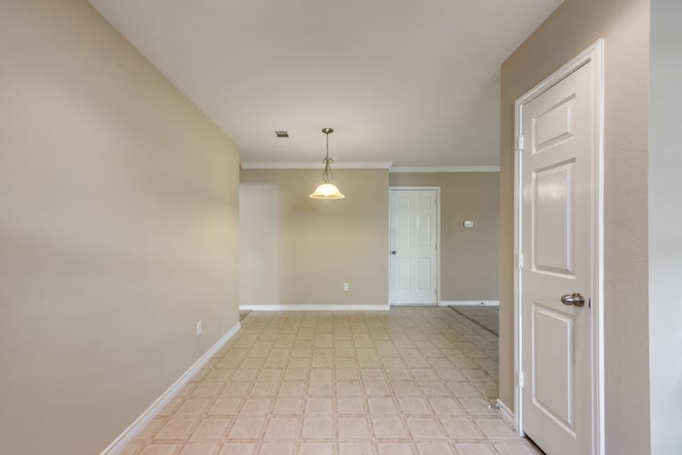 Photo 15 of 29 - 613 Rosario Ln, Haslet, TX 76052
