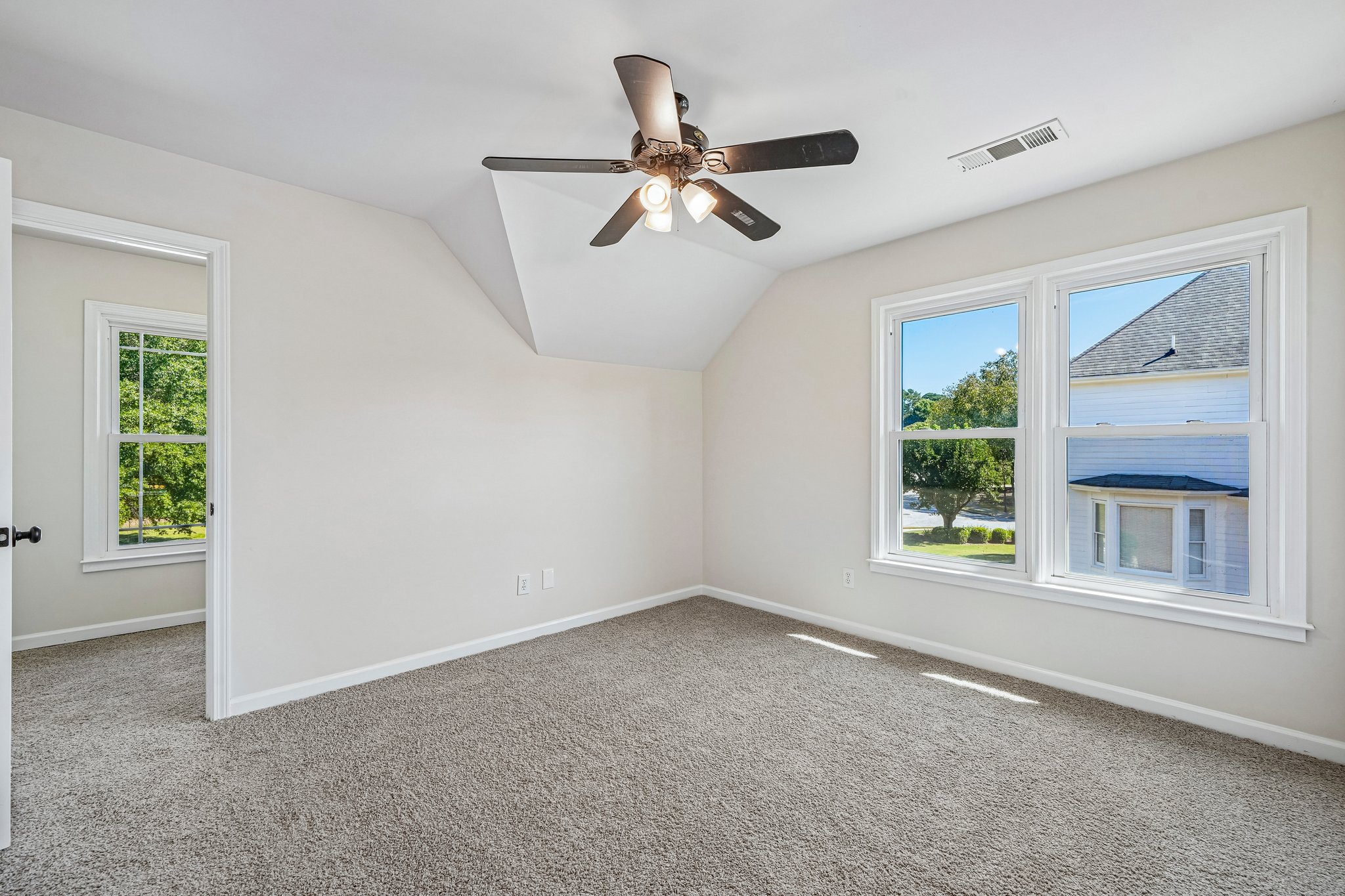 Photo 22 of 37 of 5156 Broadgreen Dr, Peachtree Corners, GA
