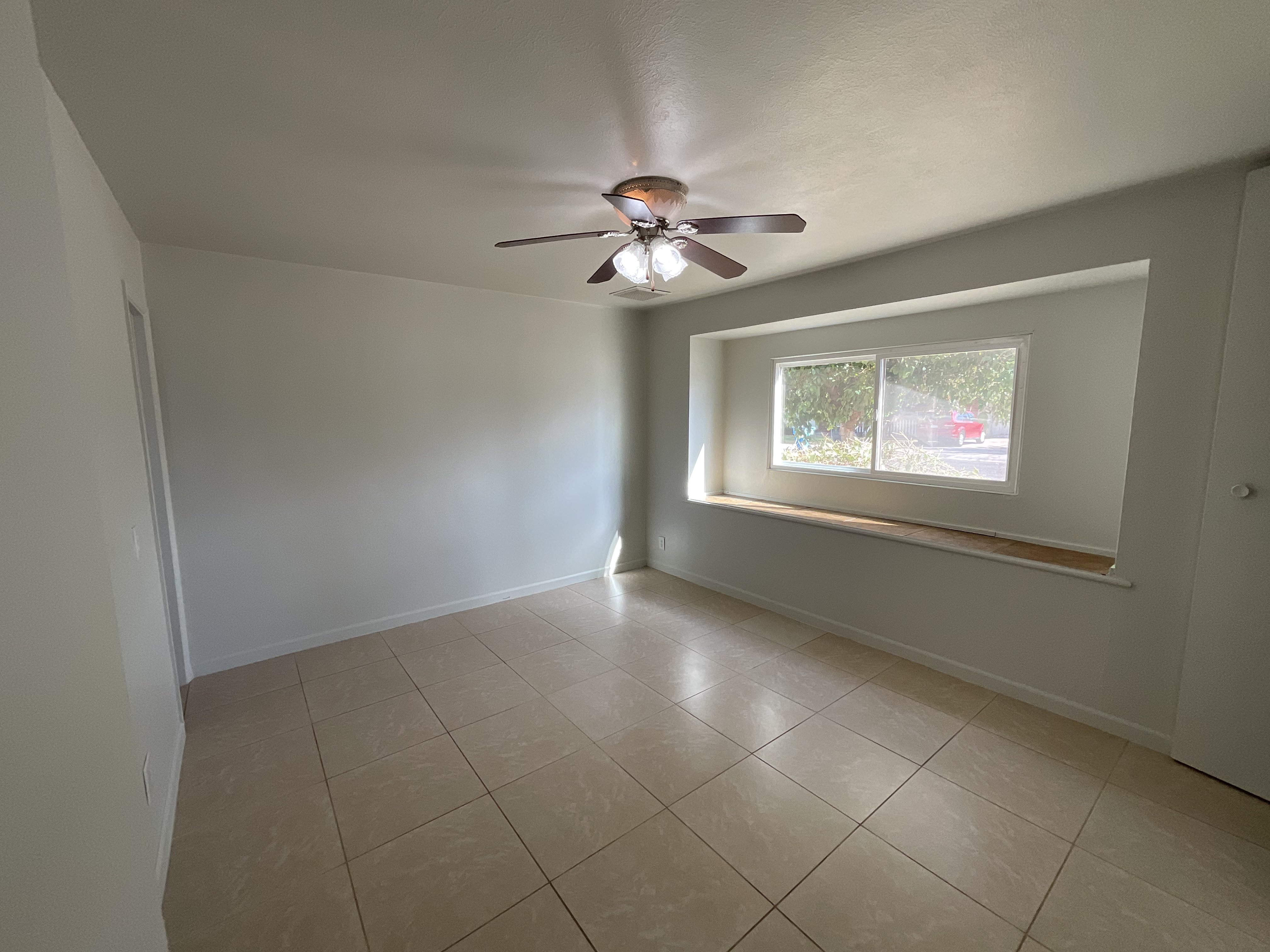 Photo 4 of 21 of 3544 W Sierra Vista Dr, Phoenix, AZ