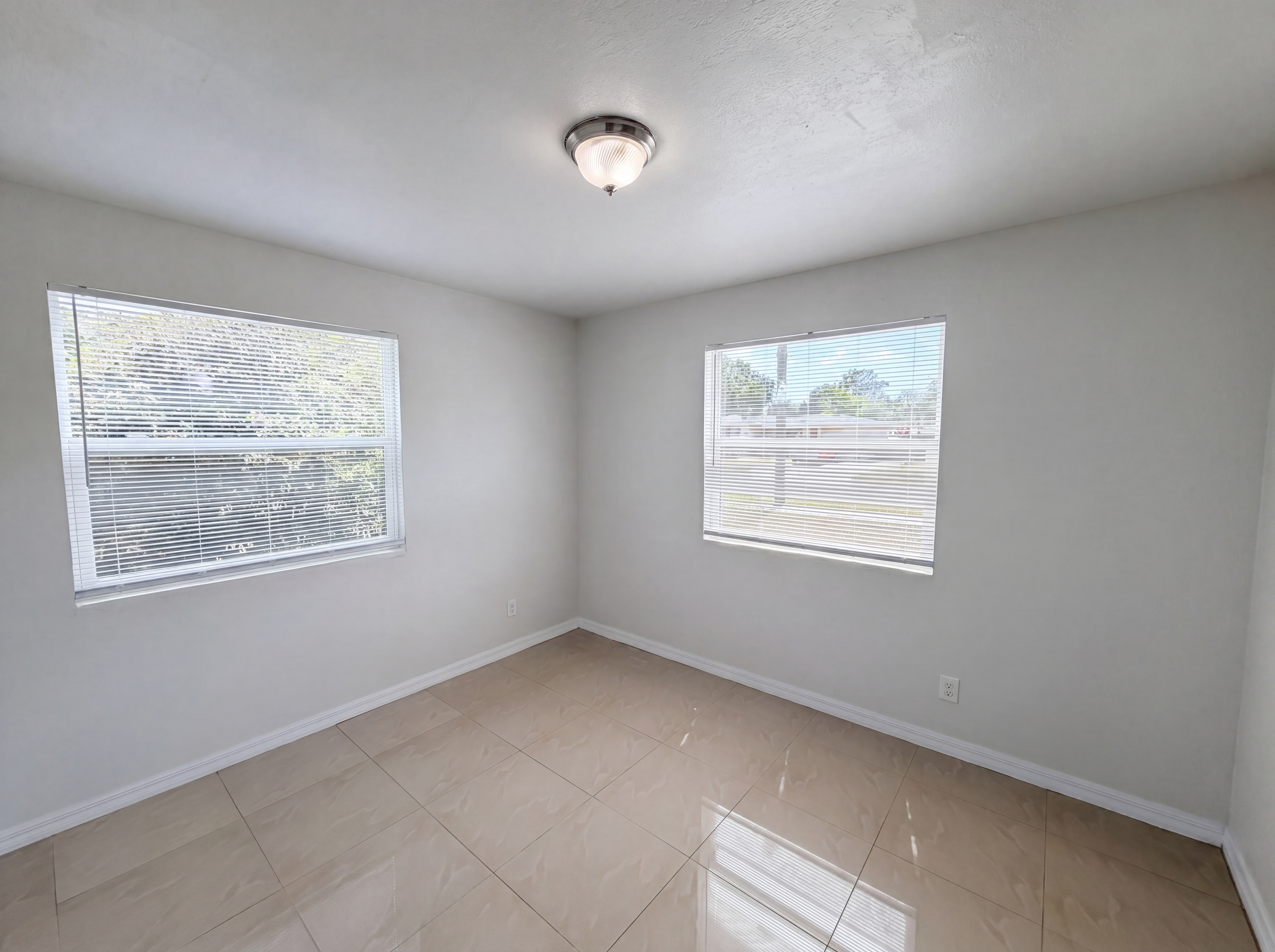 Photo 13 of 25 of 15525 Bedford Cir E, Clearwater, FL