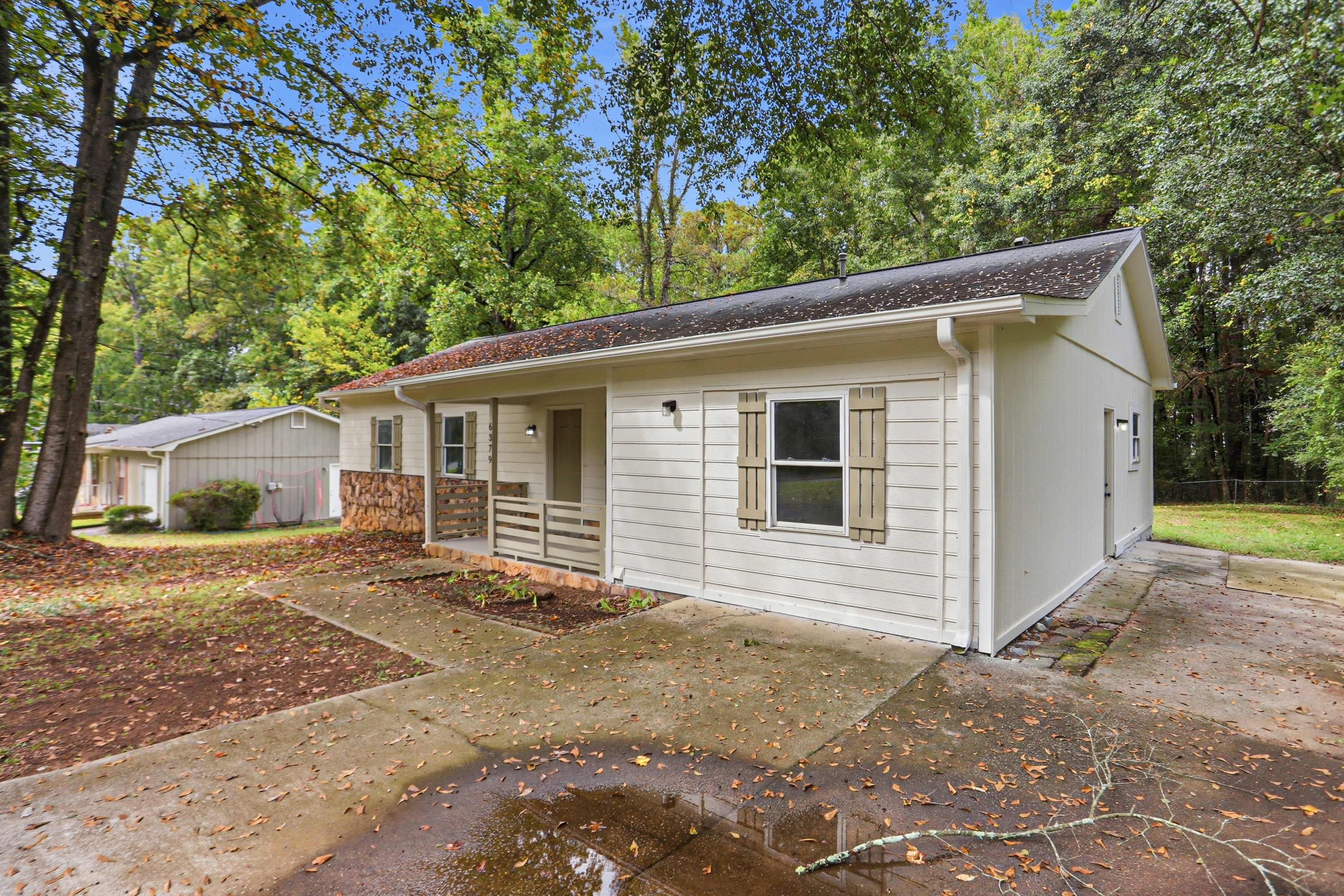 Photo 26 of 31 of 6379 Leverett Dr, Lithonia, GA
