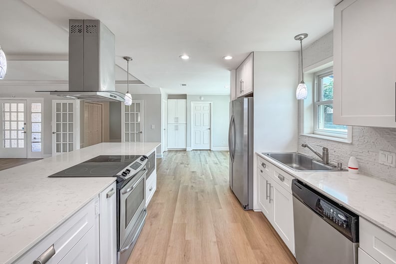Property photo 2 of 100 W Pleasantview Dr