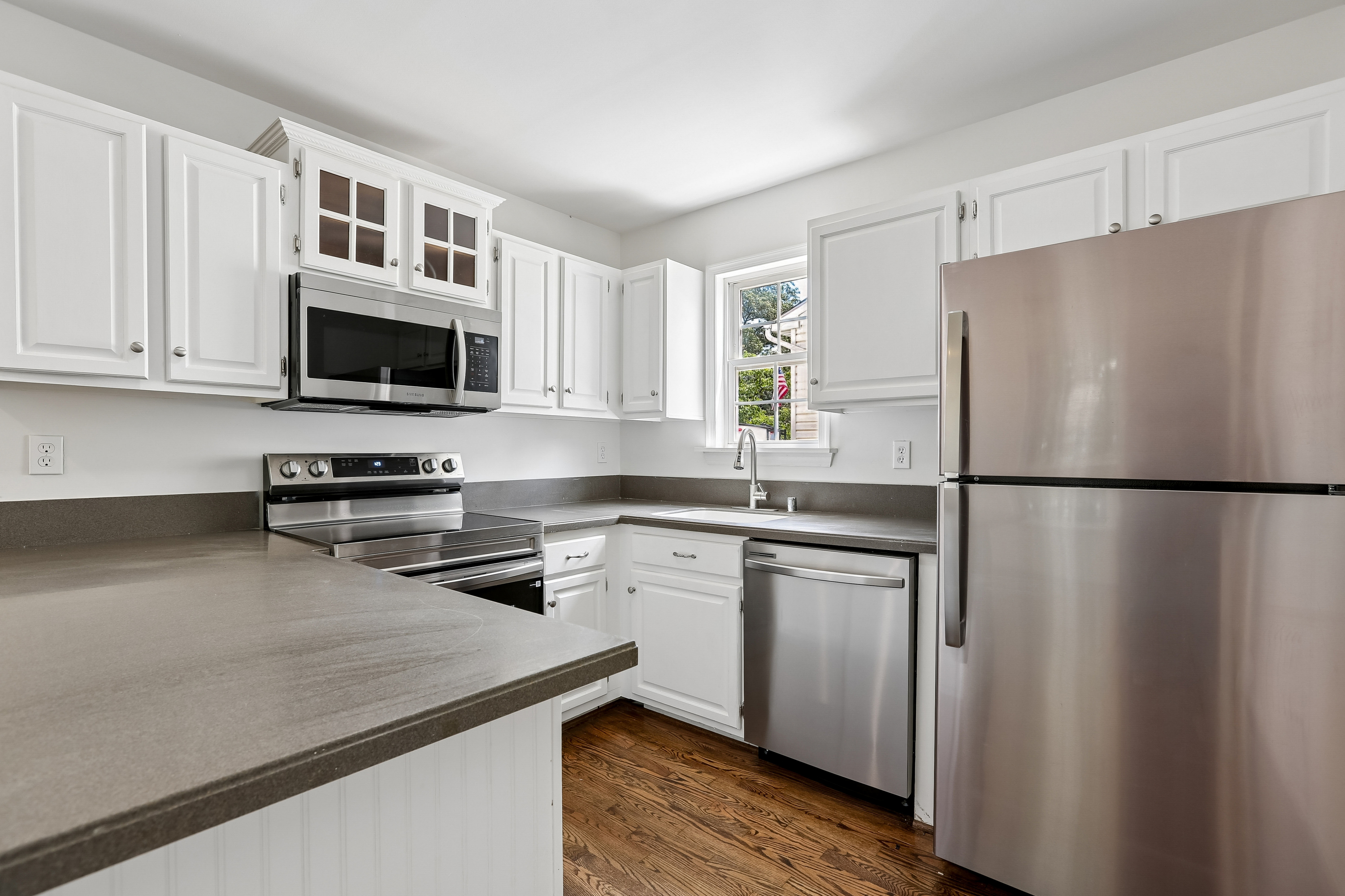 Photo 2 of 40 of 7736 Woodlawn Ave, Pasadena, MD