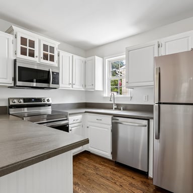 Property photo 2 of 7736 Woodlawn Ave