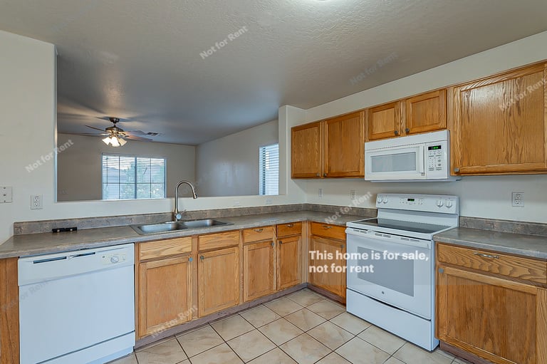 Photo 9 of 19 - 43866 W Sagebrush Trl, Maricopa, AZ 85138
