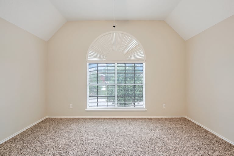 Photo 20 of 26 - 5716 Wimbledon Cir, Haltom City, TX 76137
