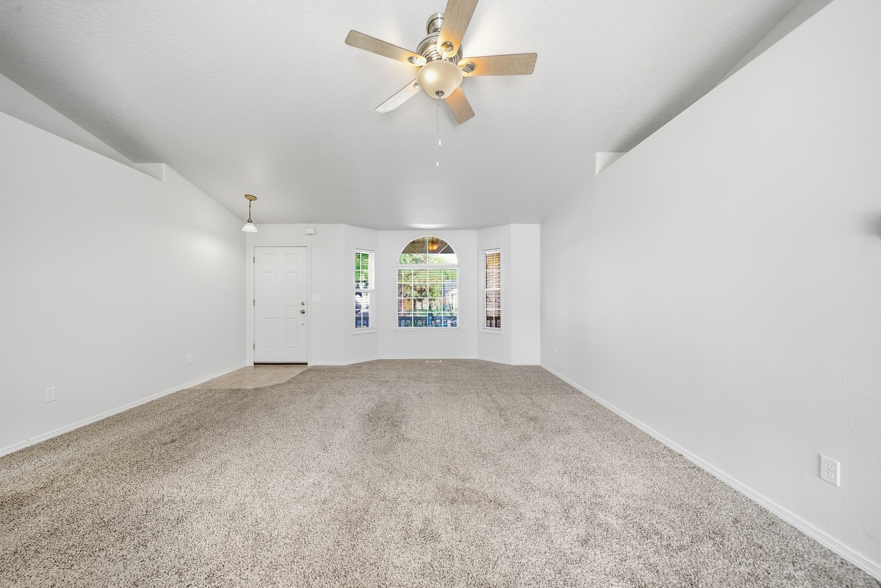 Photo 2 of 26 of 2419 E Maryland Ave, Nampa, ID