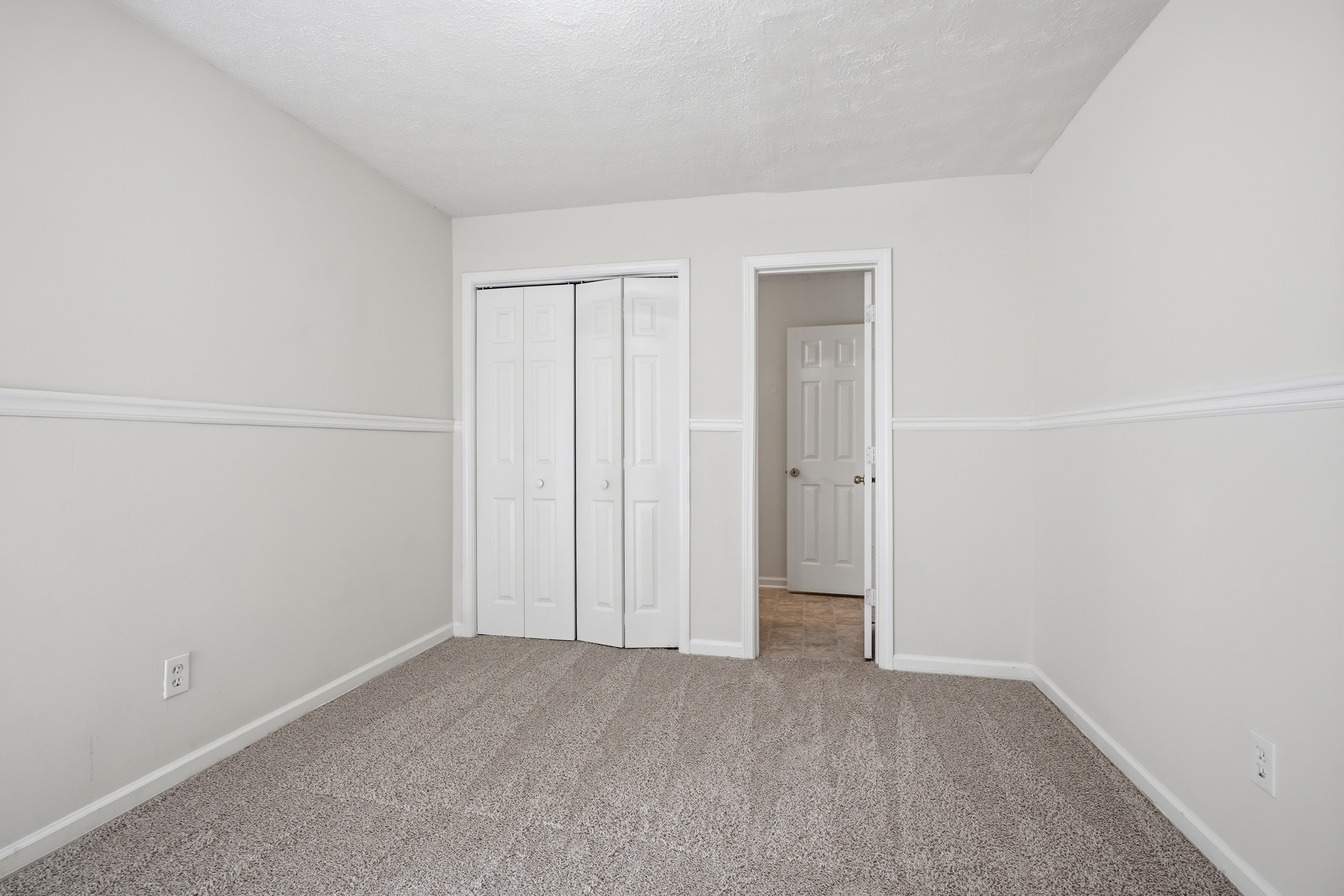 Photo 16 of 32 of 435 Churchill Ct, Jonesboro, GA
