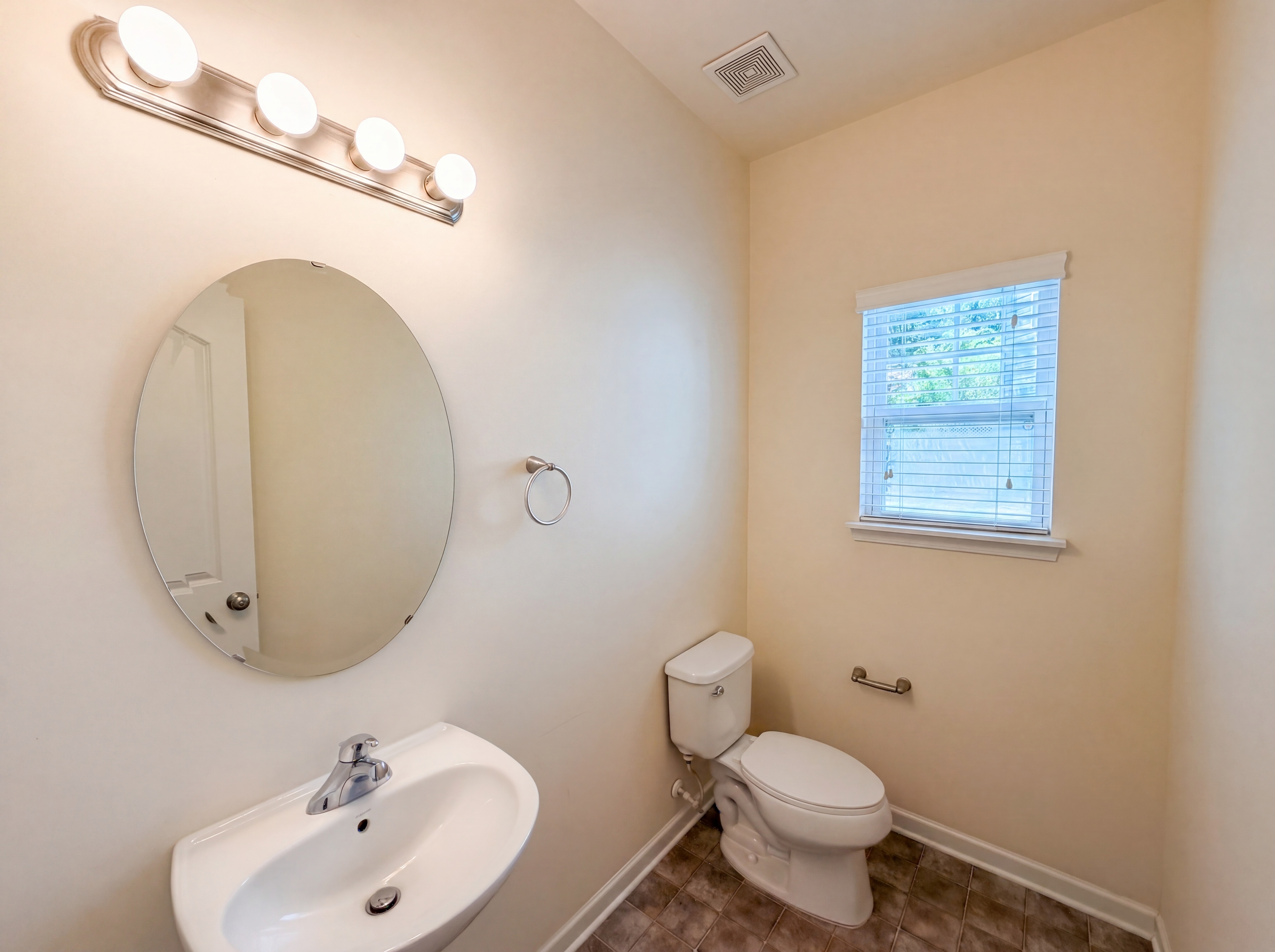 Photo 13 of 19 of 13809 Singleleaf Ln, Charlotte, NC