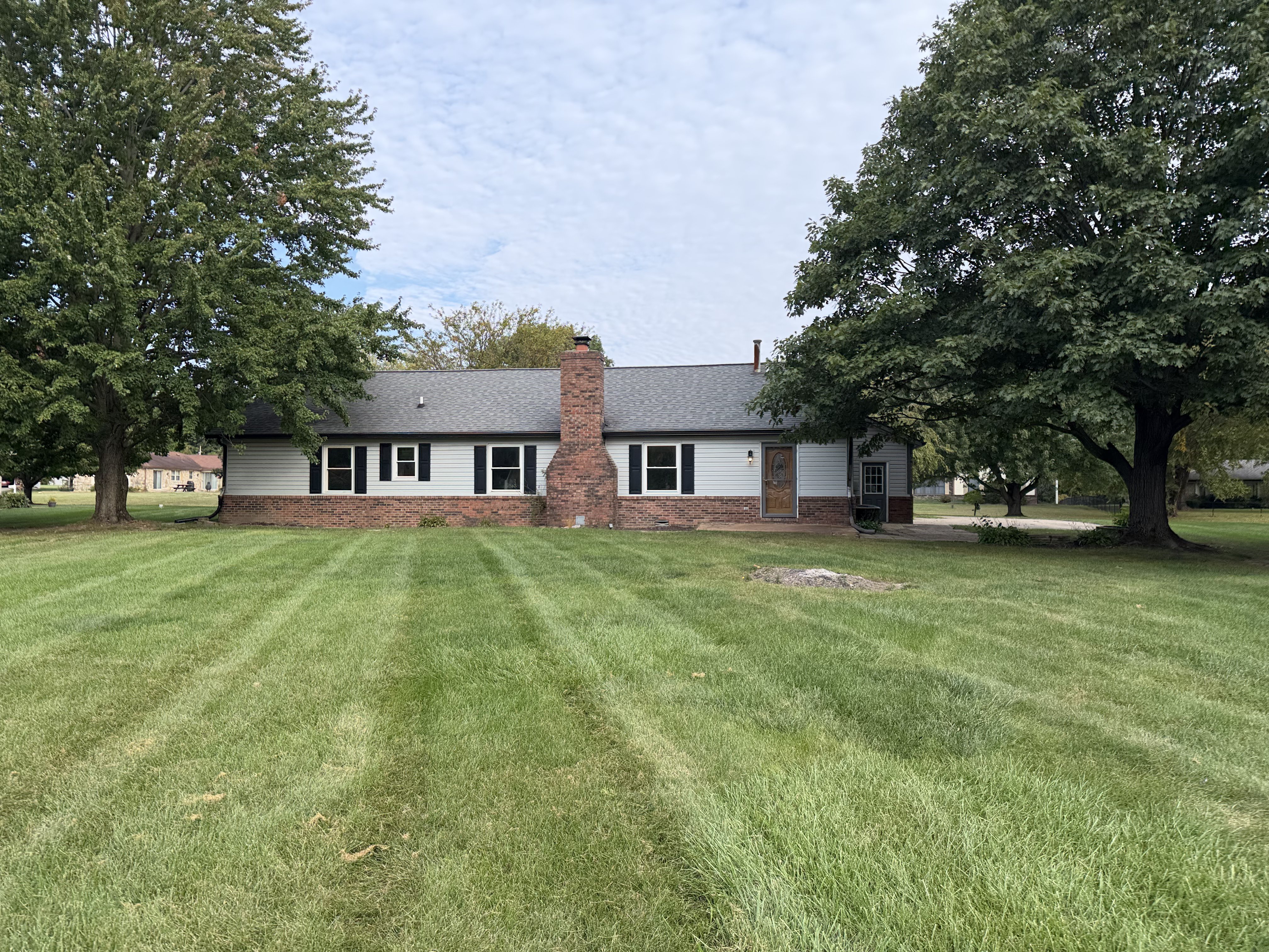 Photo 5 of 18 of 3339 W Sunset Dr N, Greenfield, IN