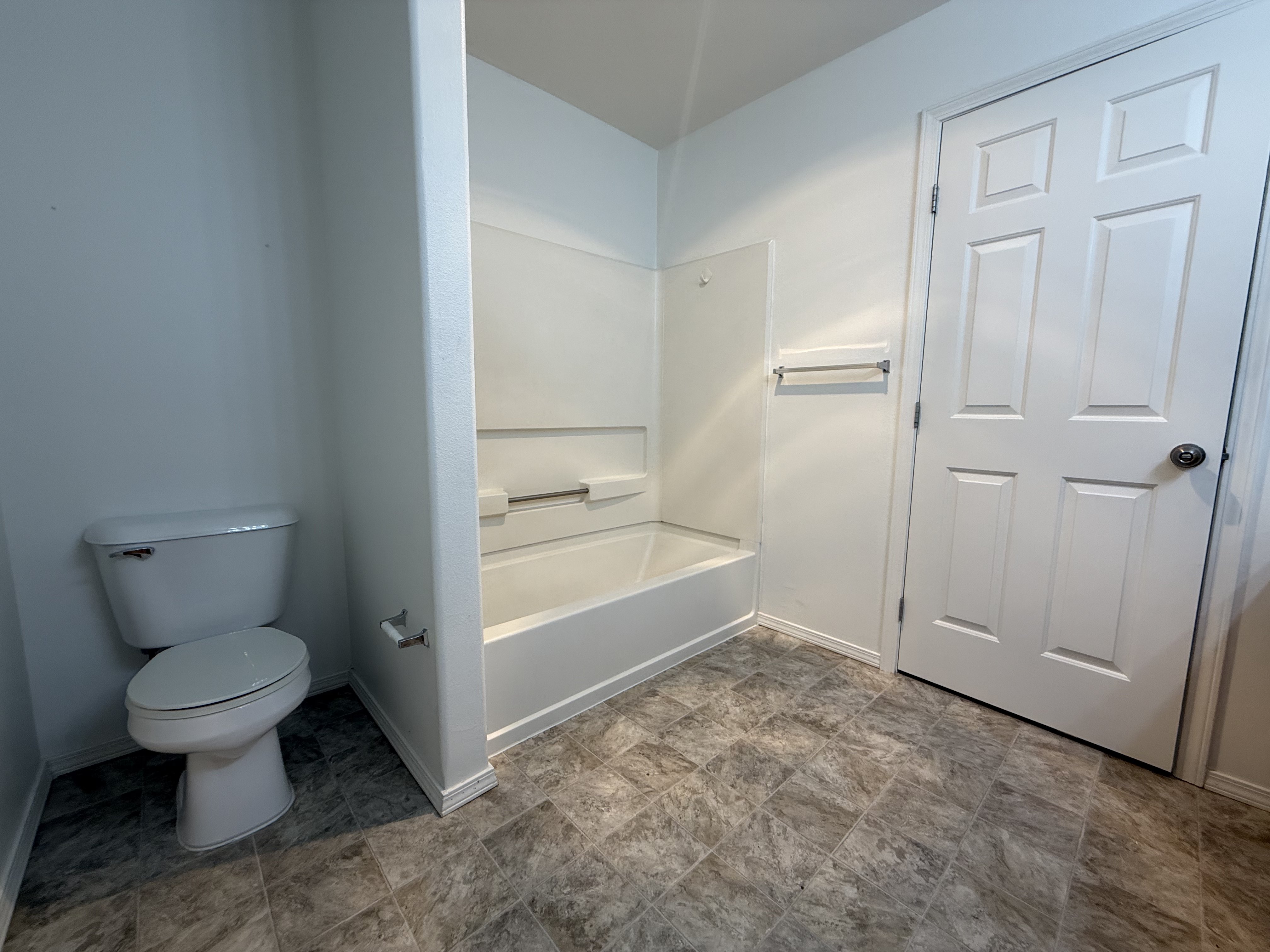 Photo 18 of 26 of 546 NE Knott St, Portland, OR