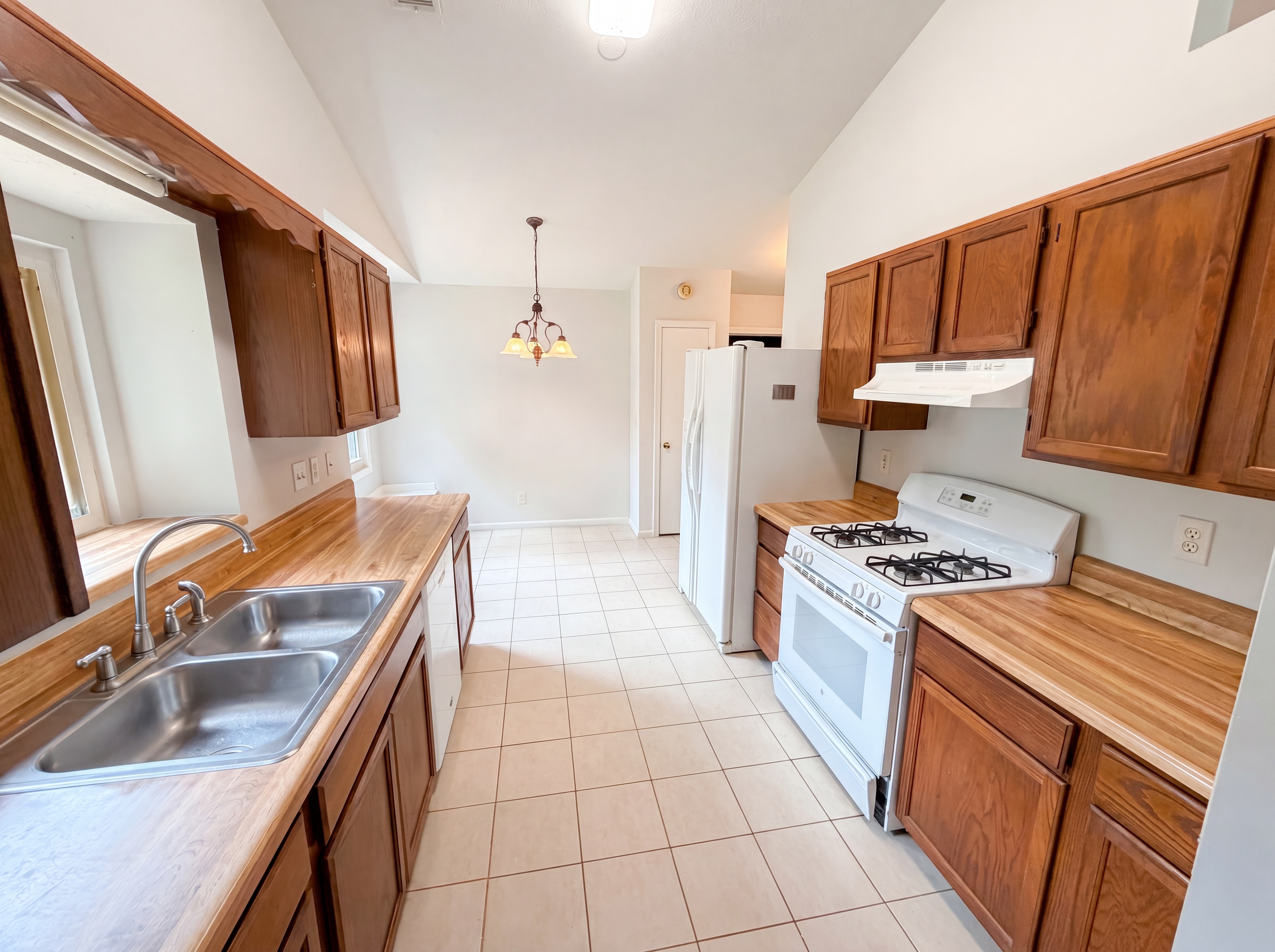 Photo 2 of 20 of 158 Colemans Bluff Dr, Woodstock, GA