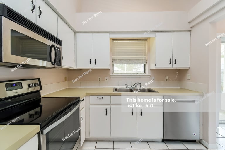 Photo 4 of 27 - 6736 Newgate Cir E, Jacksonville, FL 32244