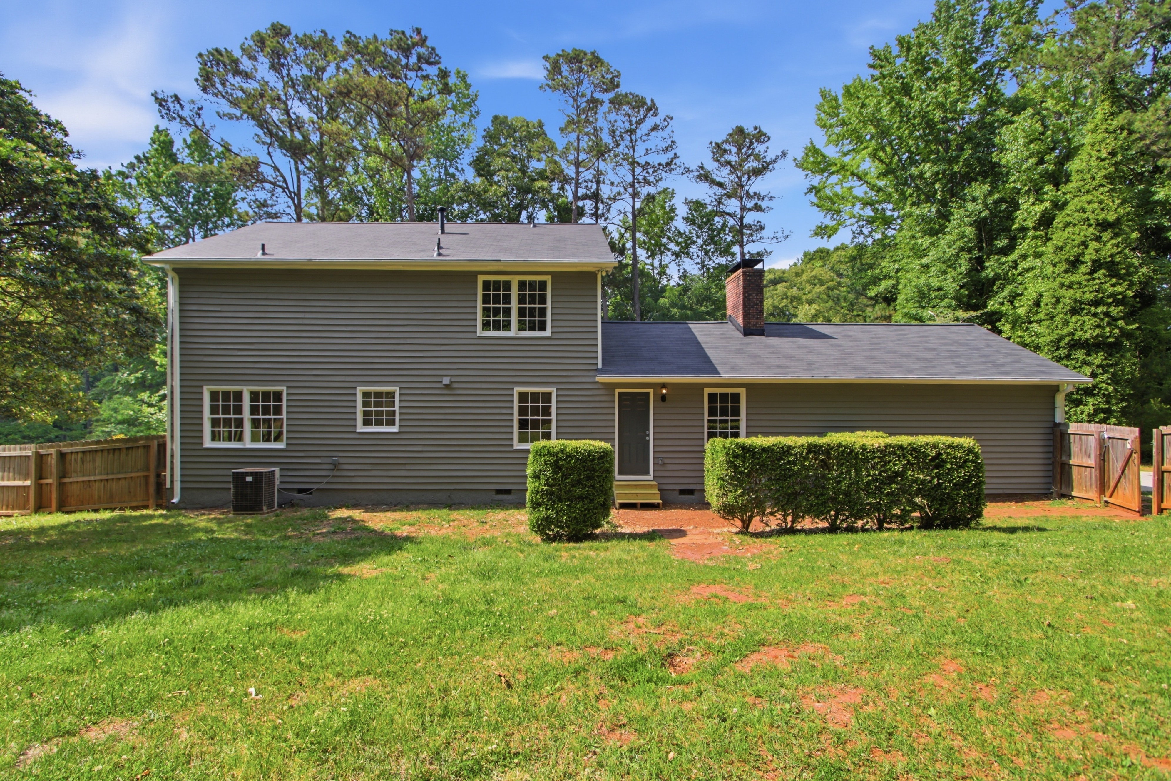 Photo 5 of 40 of 310 Derby Dr, Fayetteville, GA