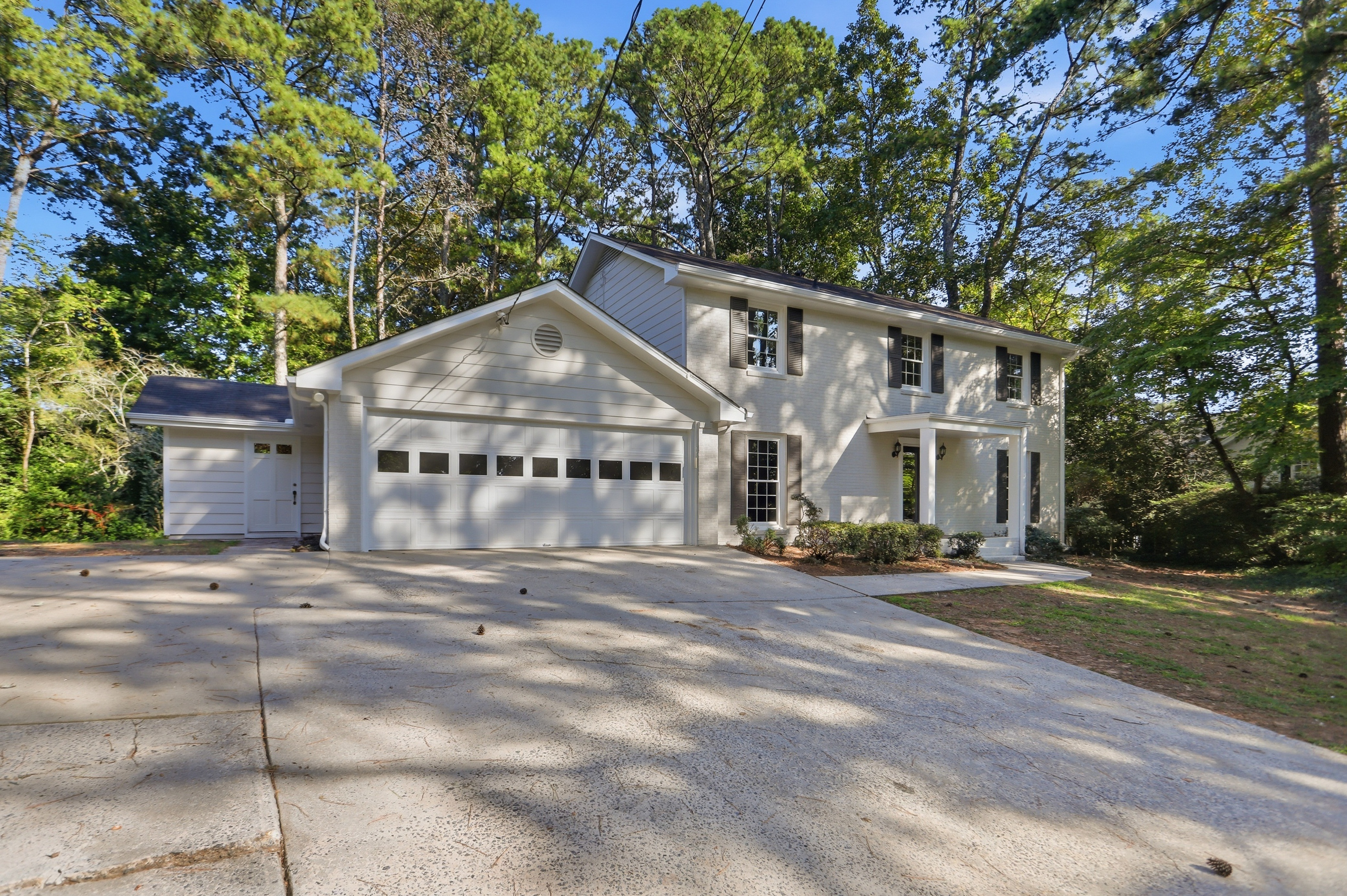 Photo 5 of 52 of 1215 Lake Crest Ter, Roswell, GA